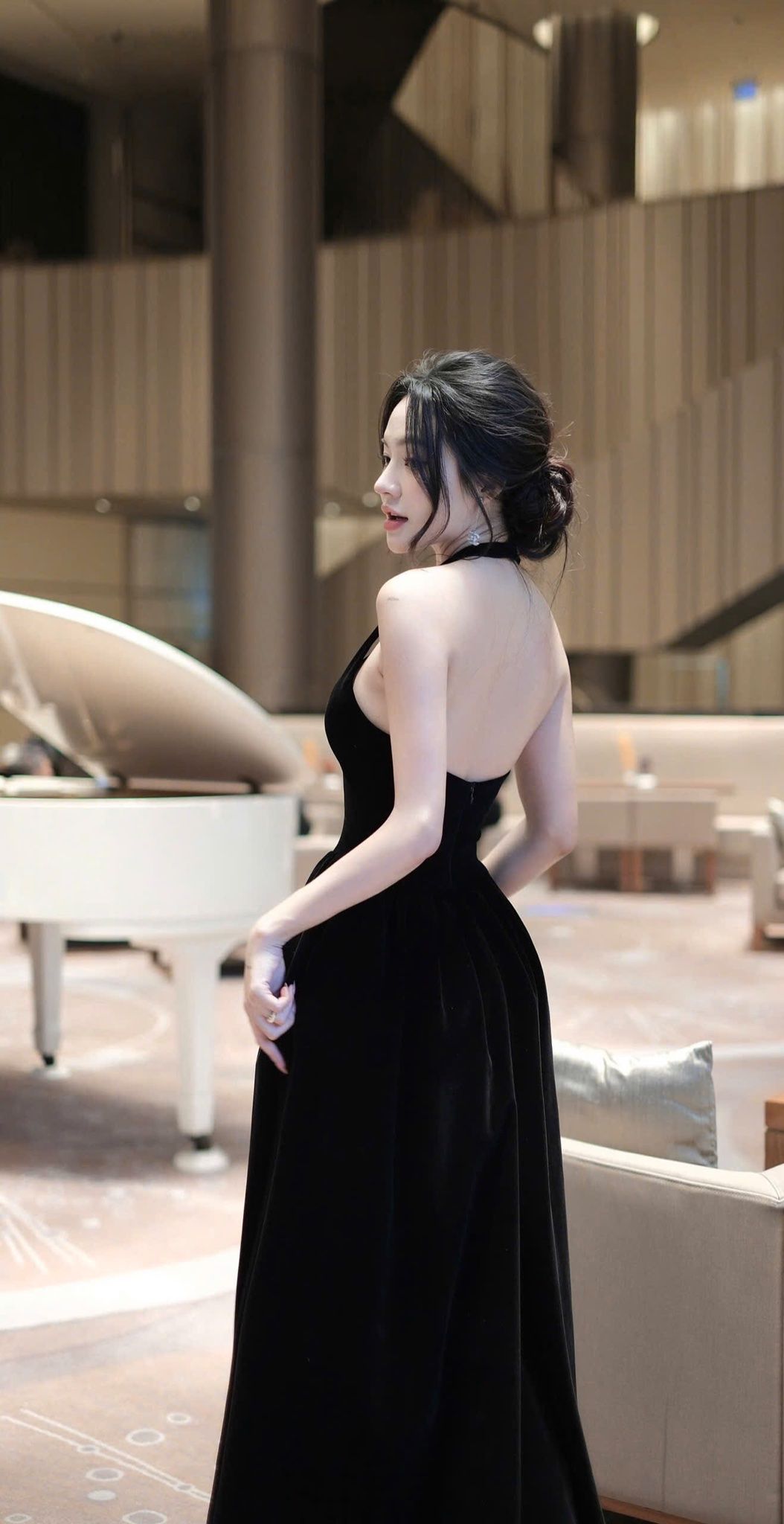 Đầm Nhung Yếm Kèm Nơ