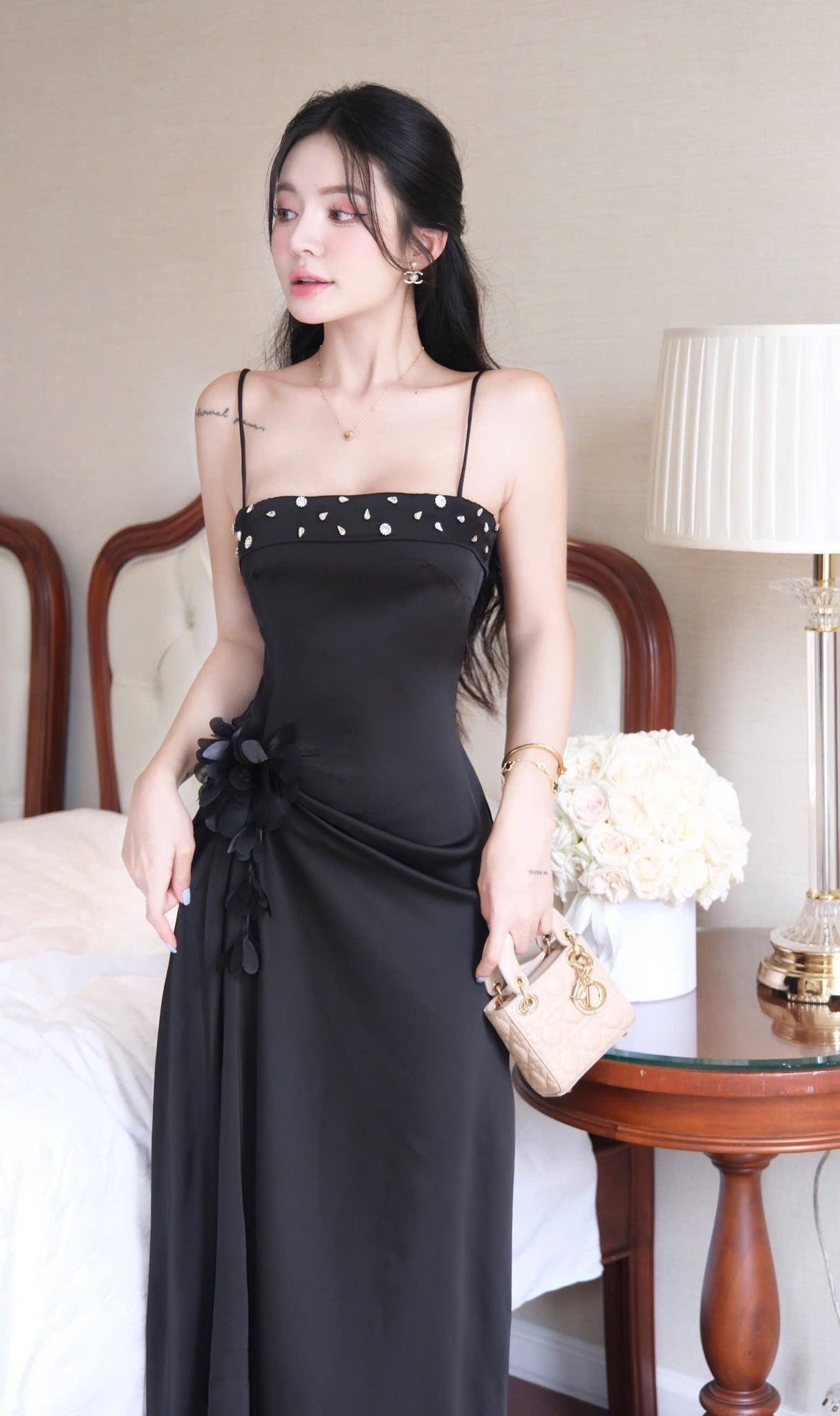 Đầm Lụa Đính Đá Kèm Hoa