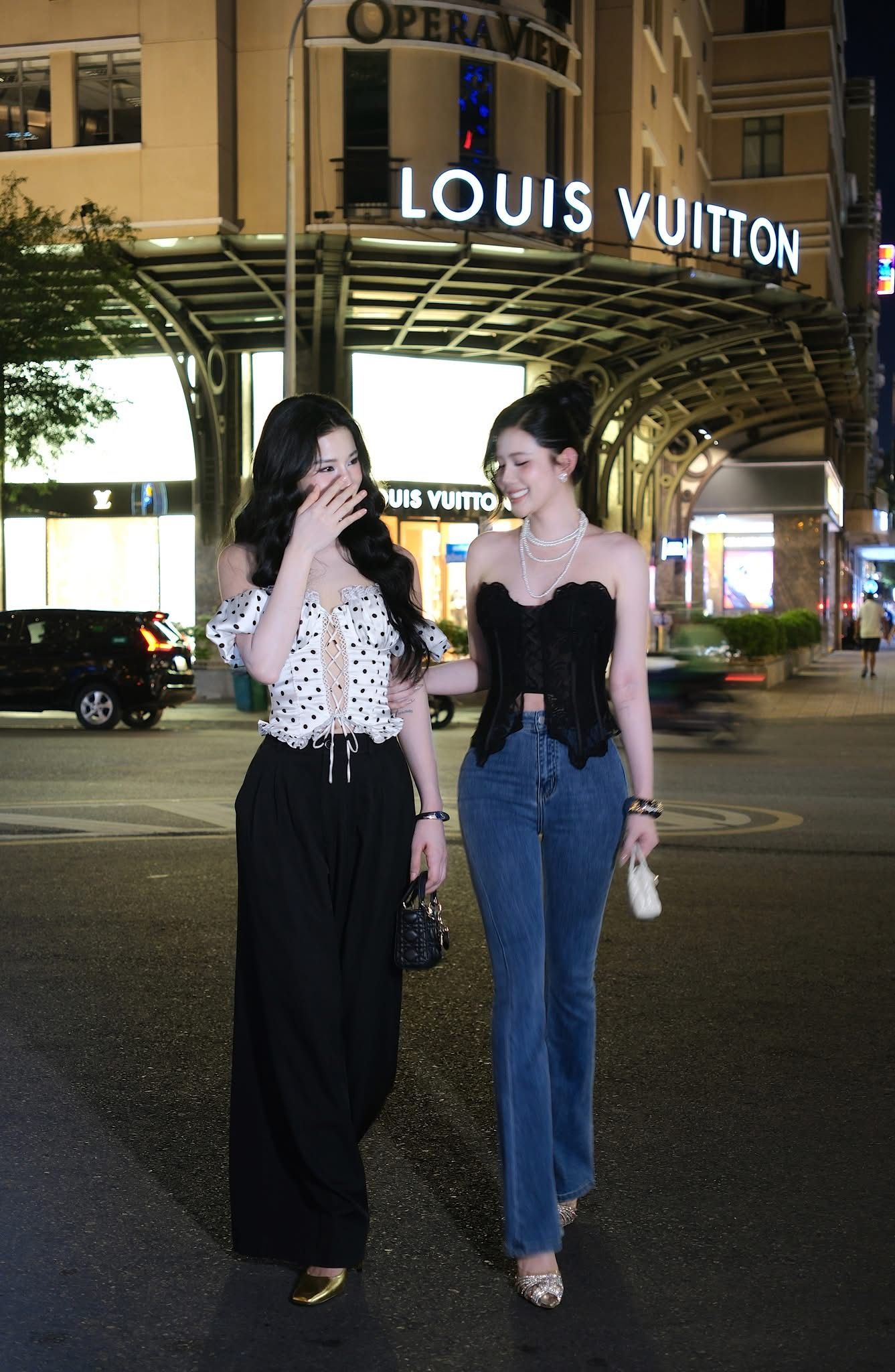 Áo Bèo Bẹt Vai Chấm Bi
