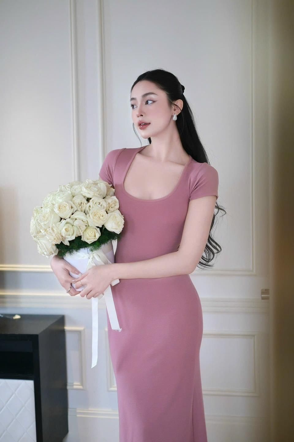 Đầm Thun Cổ U Khoét Lưng