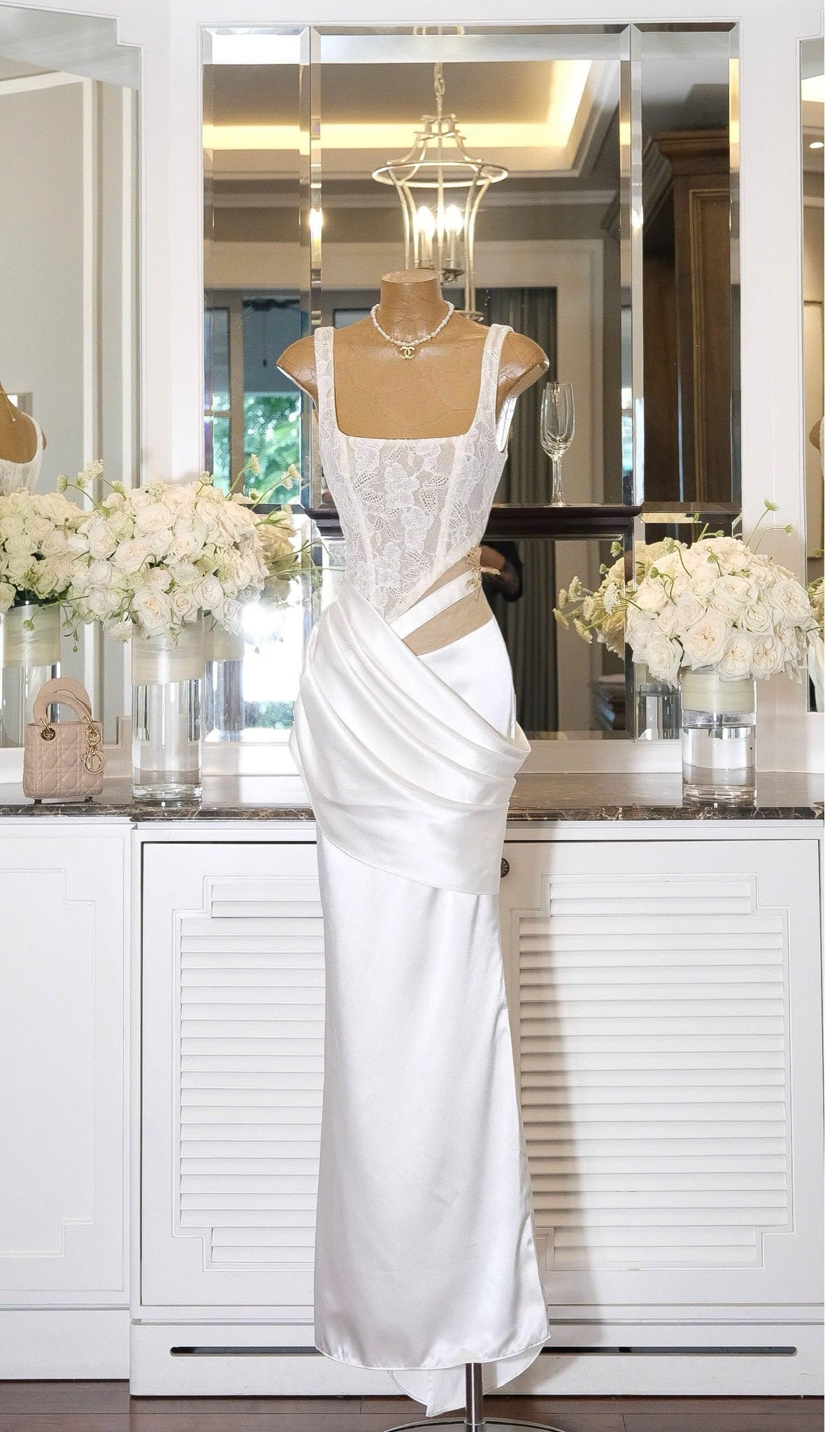 Đầm Lưới Phối Lụa Khoét 1 Bên