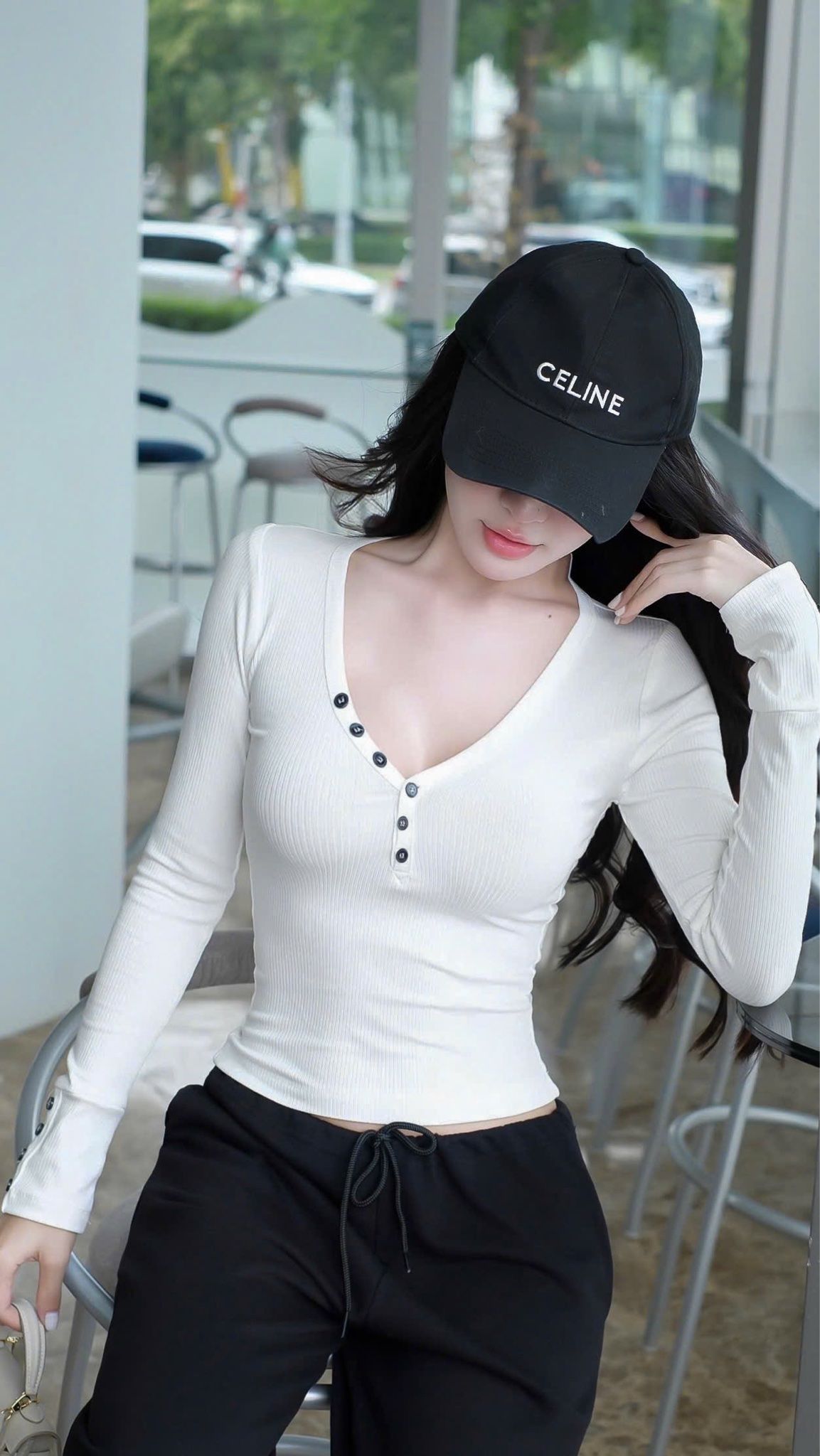 Áo Thun Nút Cổ V