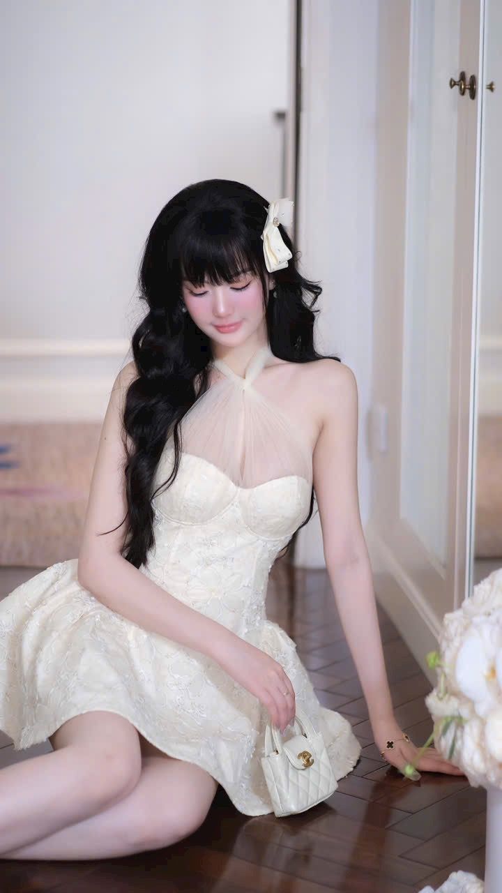 Đầm Yếm Lưới Nền Hoa