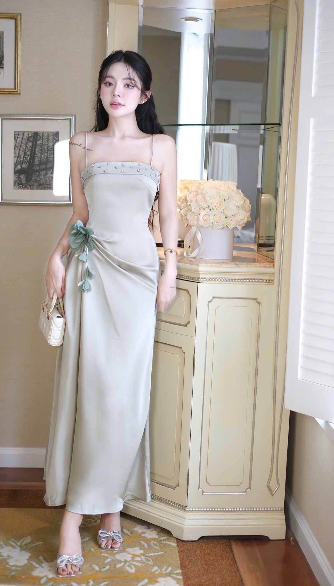 Đầm Lụa Đính Đá Kèm Hoa