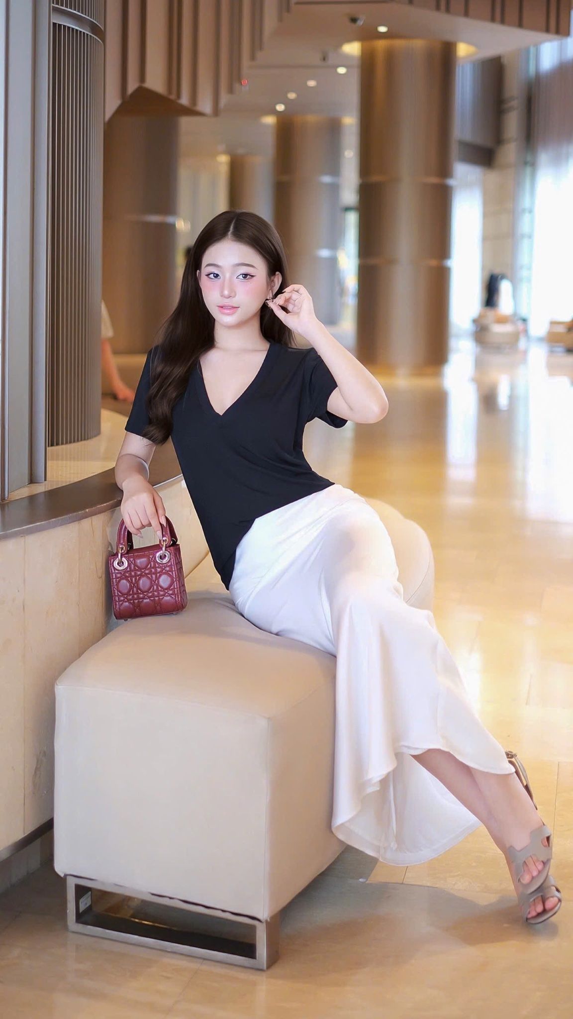 Áo Thun Tay Cộc Cổ V