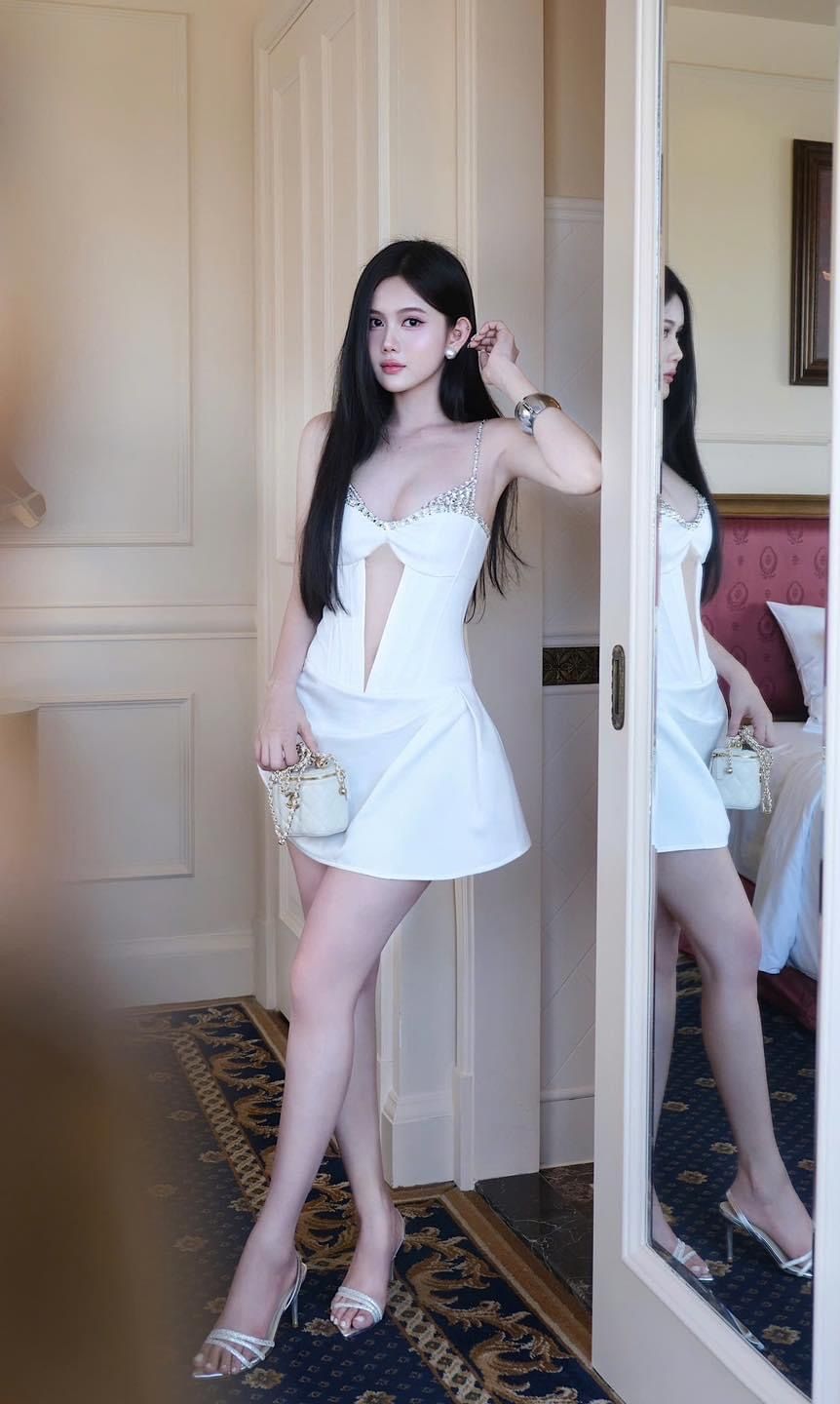 Đầm Khoét Lưới Viền Châu