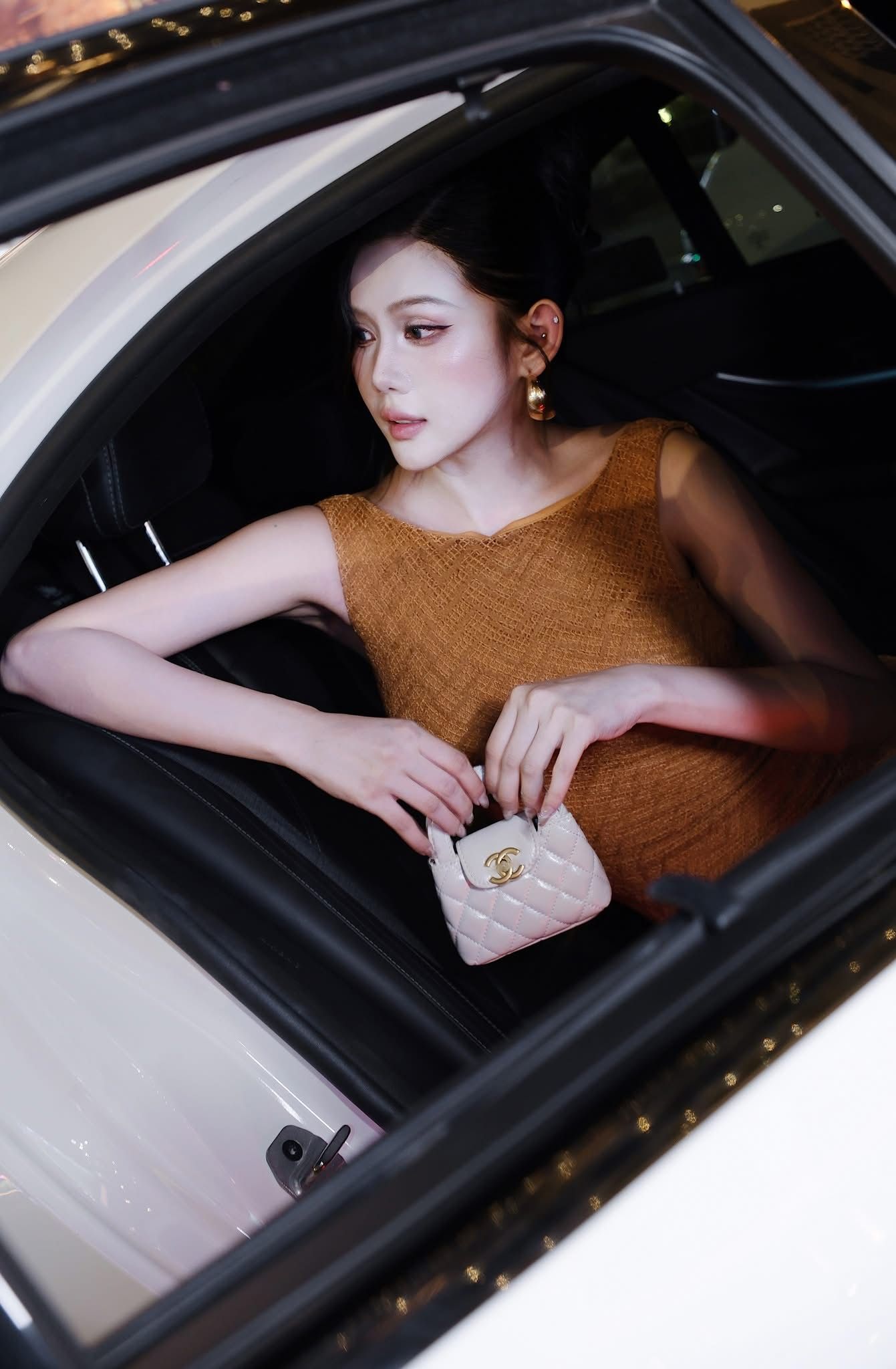 Đầm Ren Đuôi Cá Hở Lưng