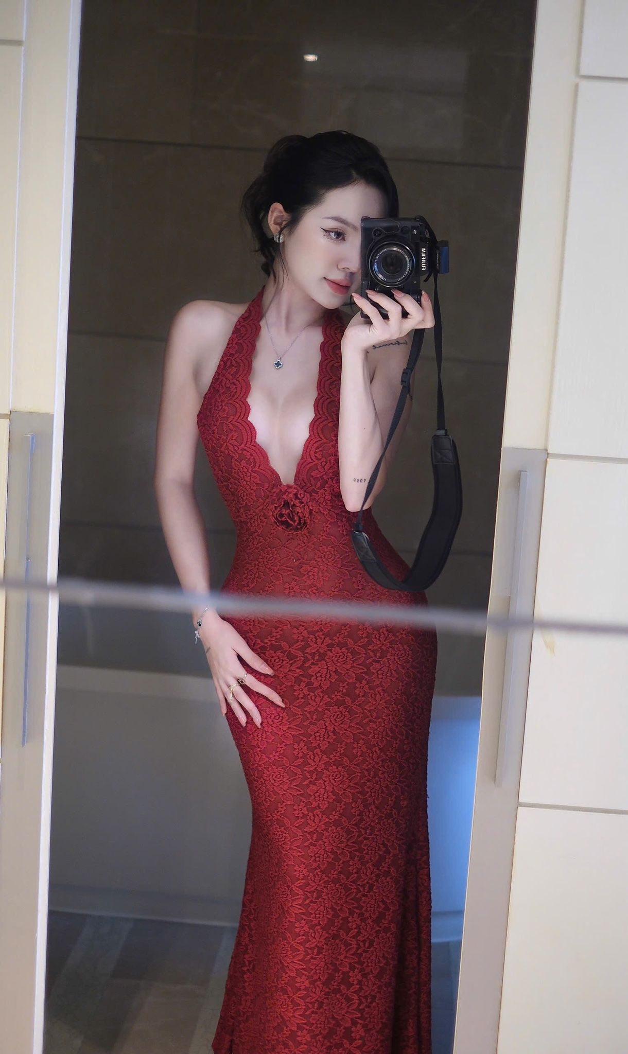 Đầm Ren Đuôi Cá Đính Bông