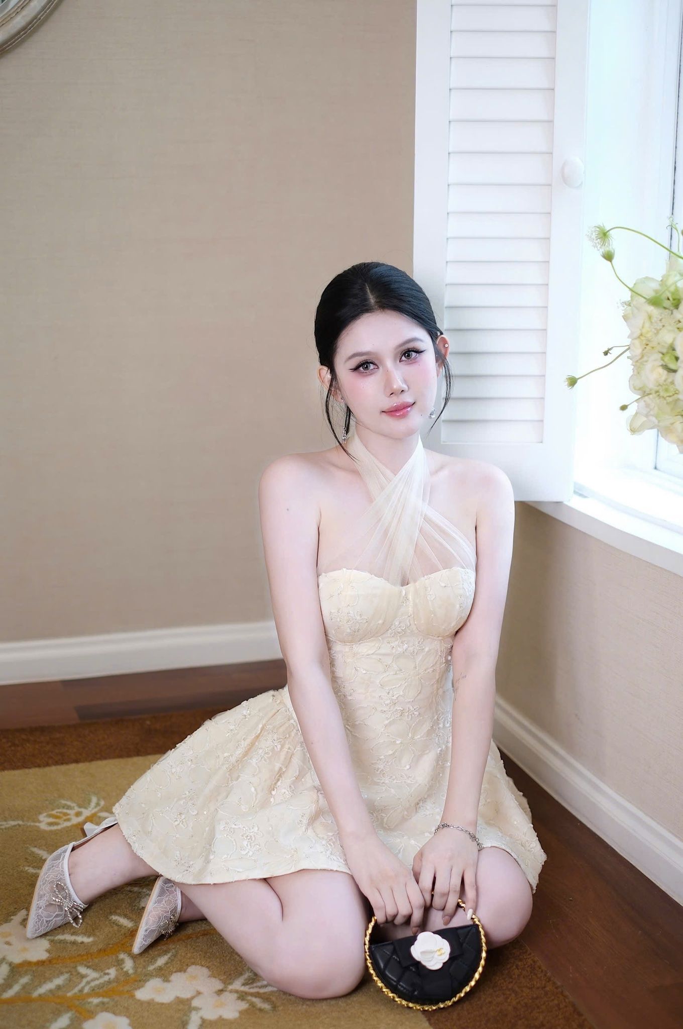 Đầm Yếm Lưới Nền Hoa