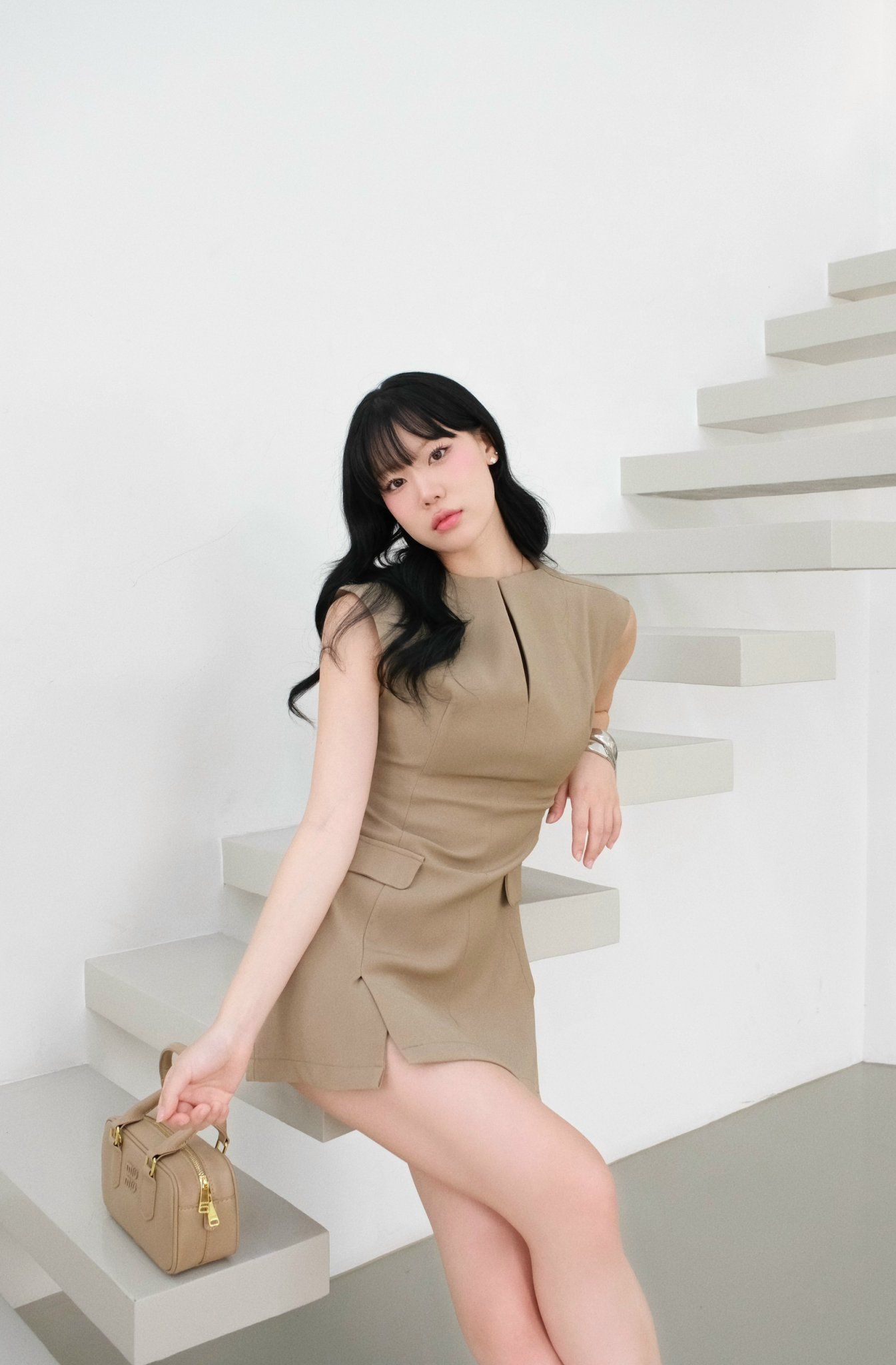 Đầm A Shape Vneck