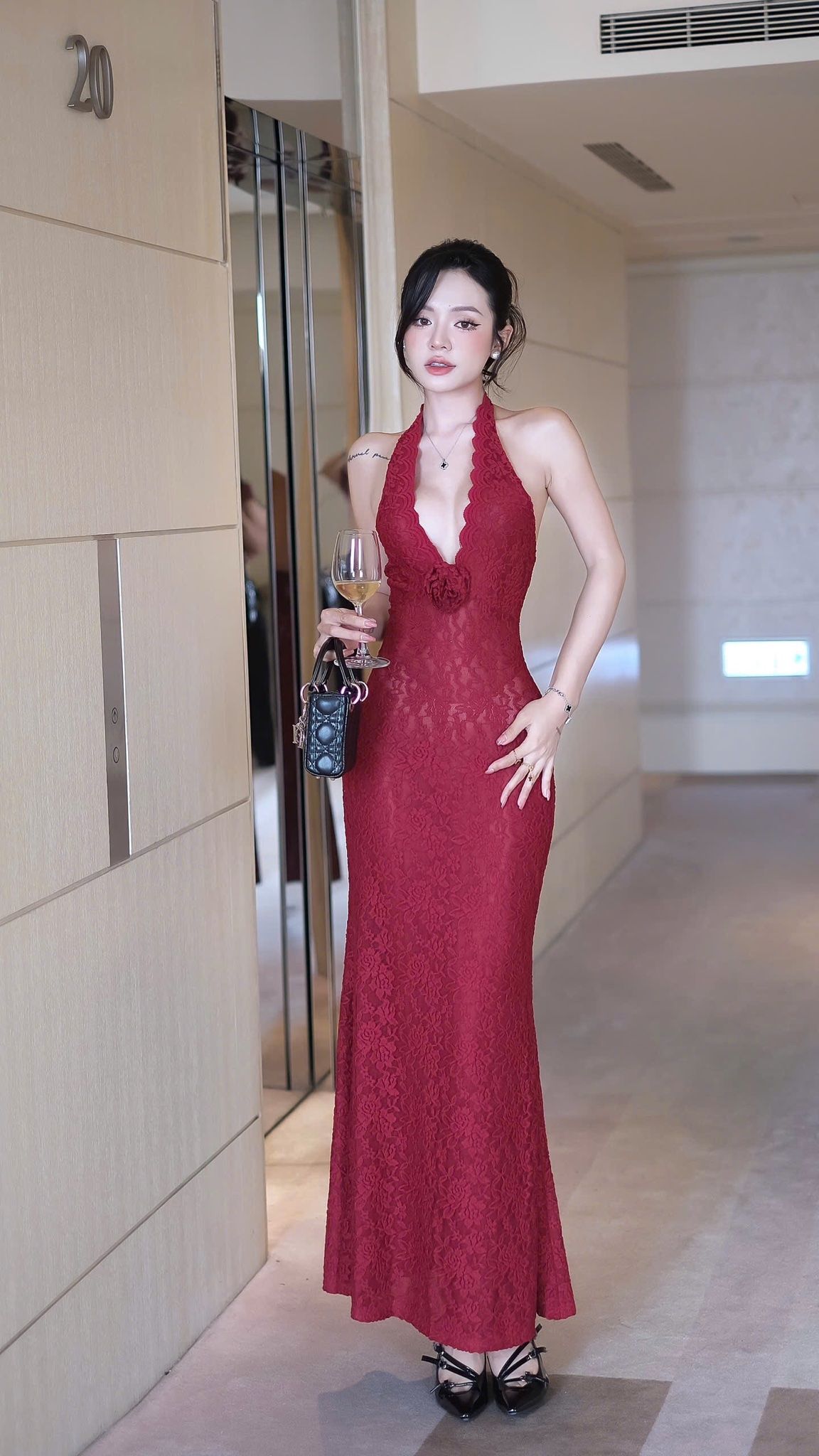 Đầm Ren Đuôi Cá Đính Bông