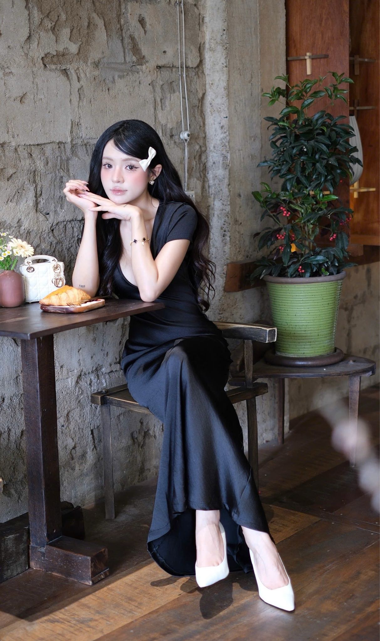 Đầm Lụa Suông Cổ V