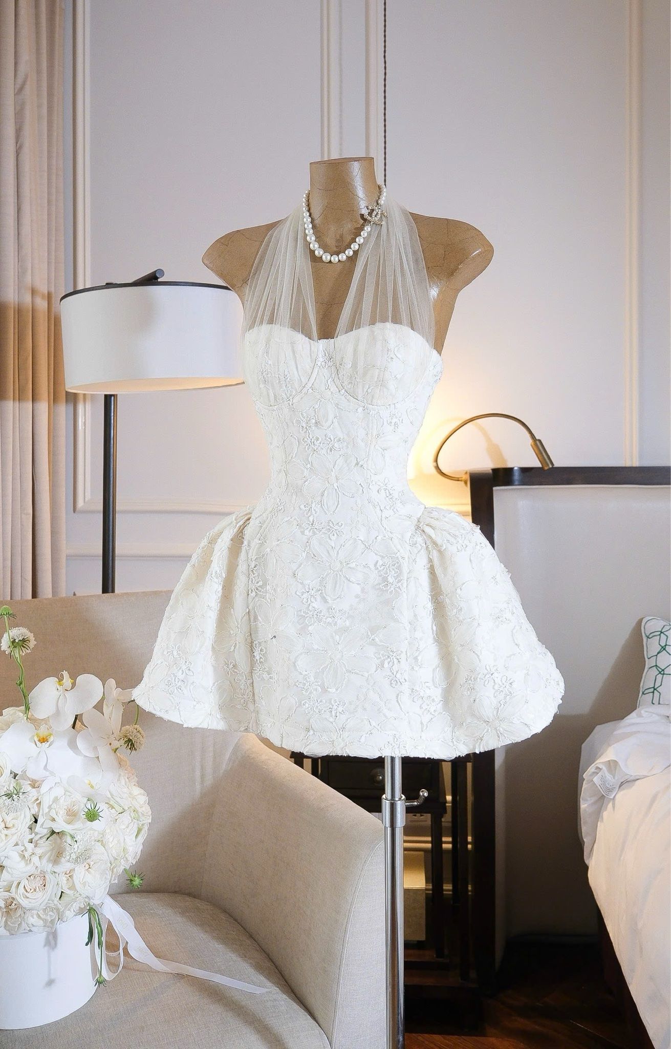Đầm Yếm Lưới Nền Hoa