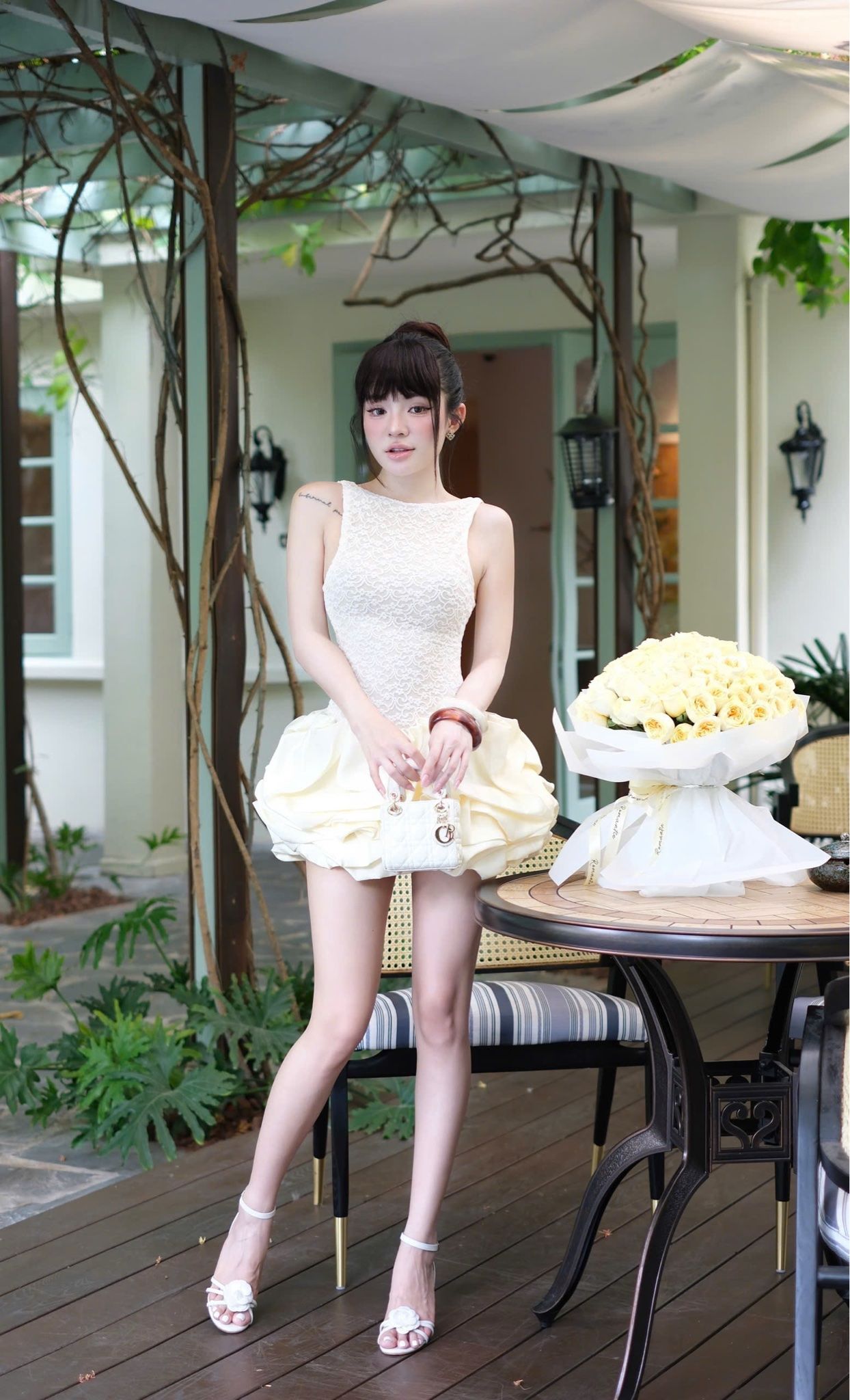 Đầm Ren Hở Lưng Tùng Bí