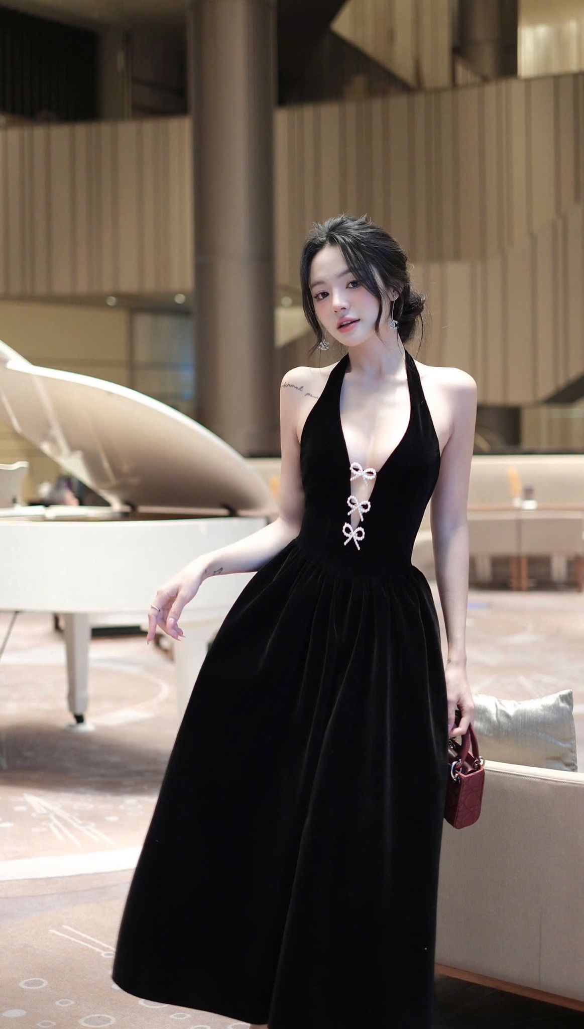 Đầm Nhung Yếm Kèm Nơ