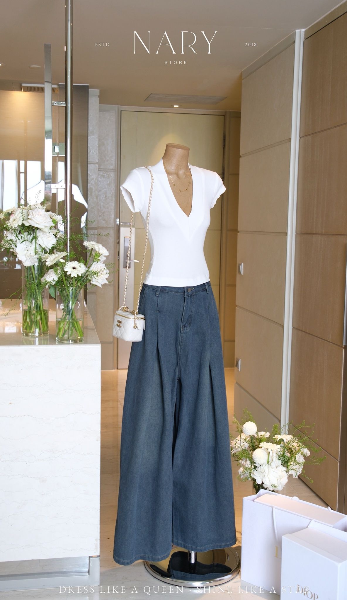 Áo Thun Cổ V Tay Con
