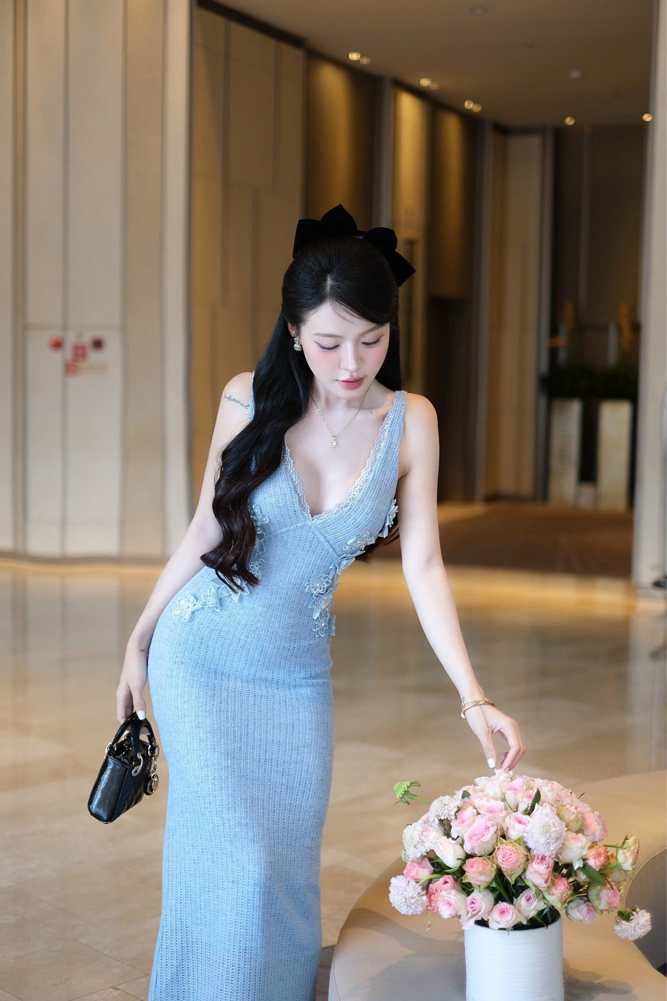 Đầm Thun Cổ V Đính Hoa