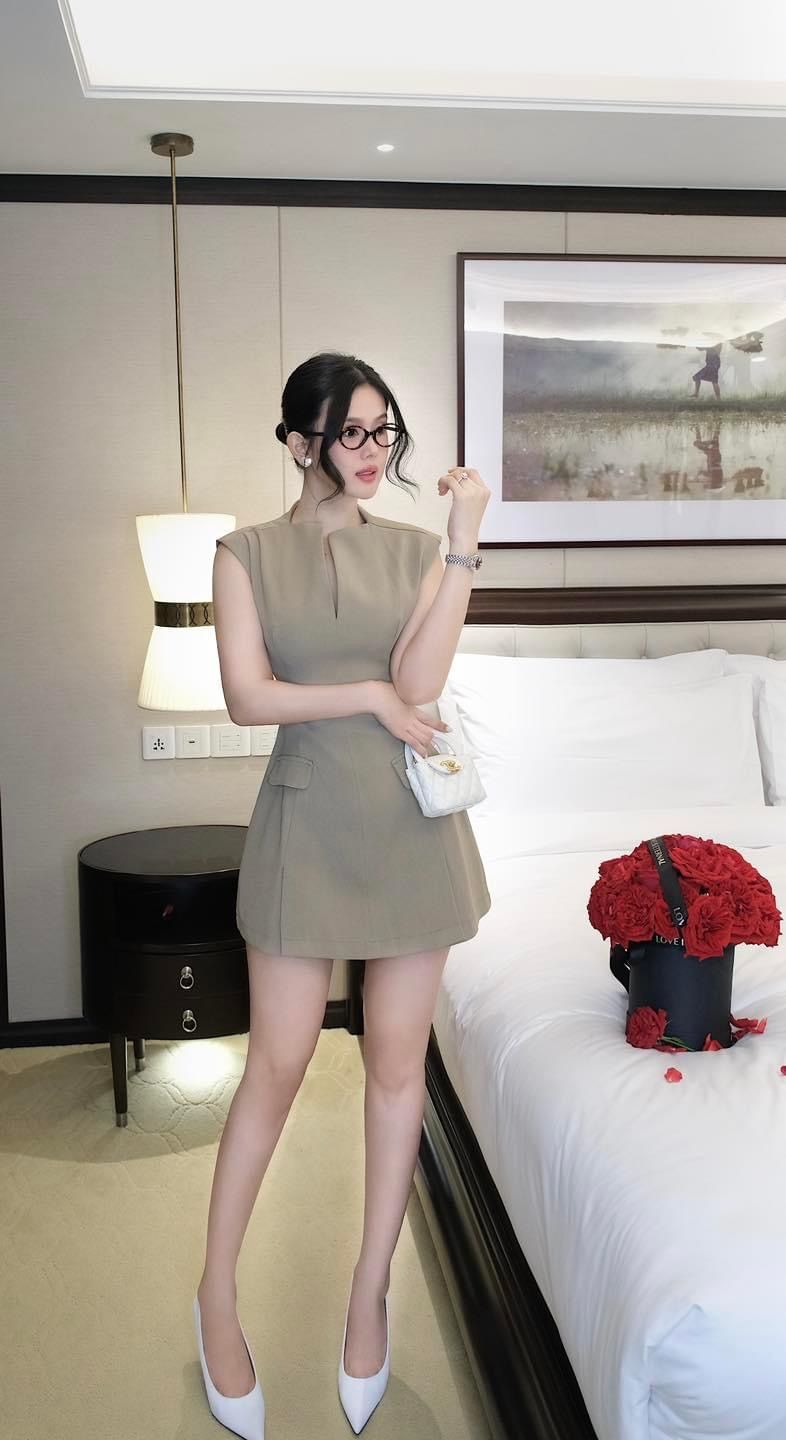 Đầm A Shape Vneck