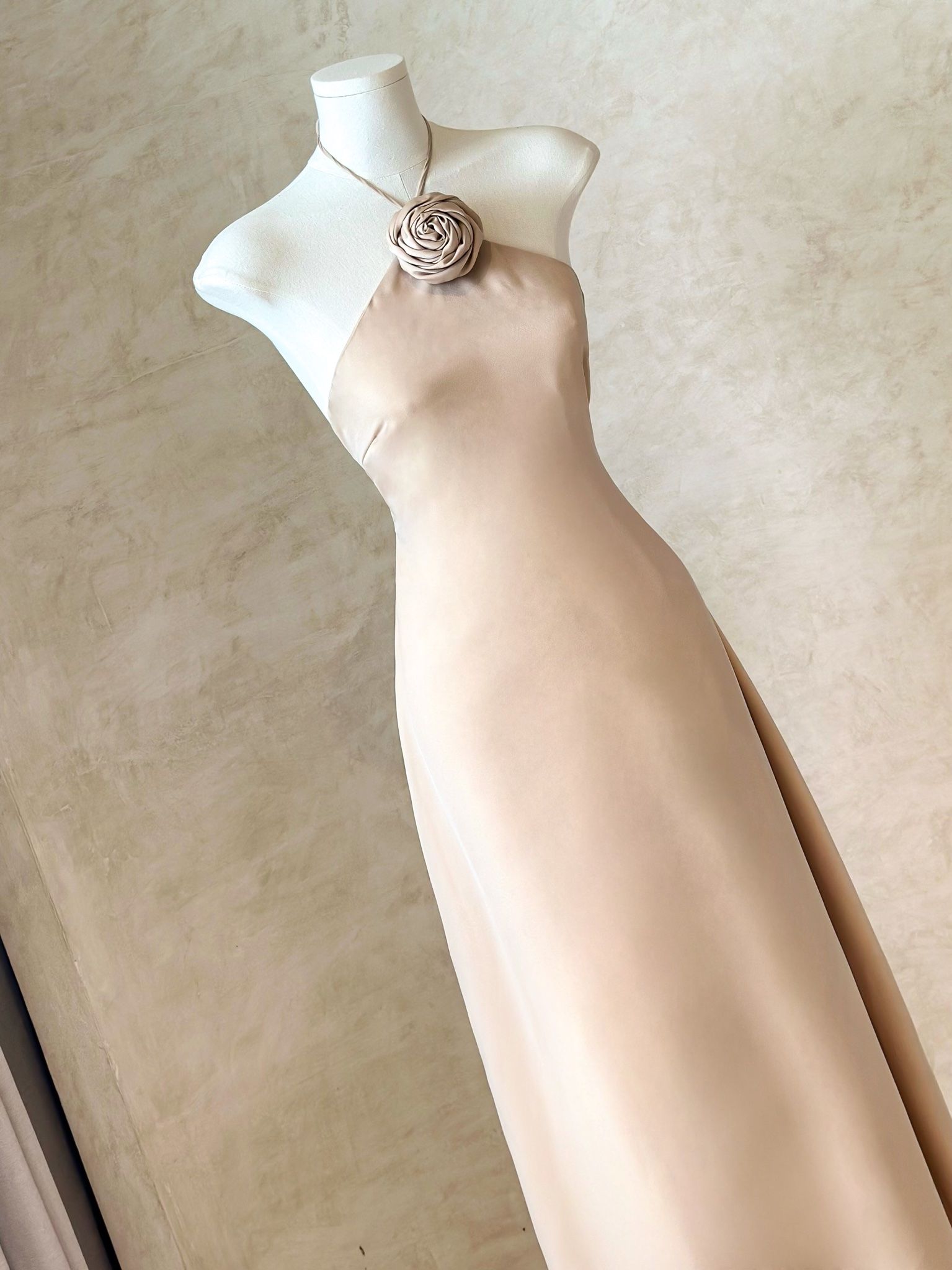 Maxi Yếm Lụa Kèm Hoa