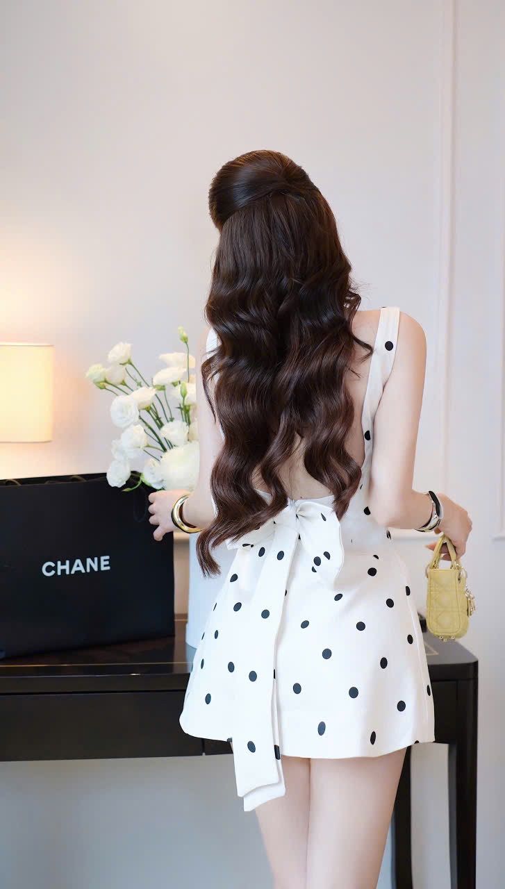 Đầm Trơn Kèm Charm Nơ Sau