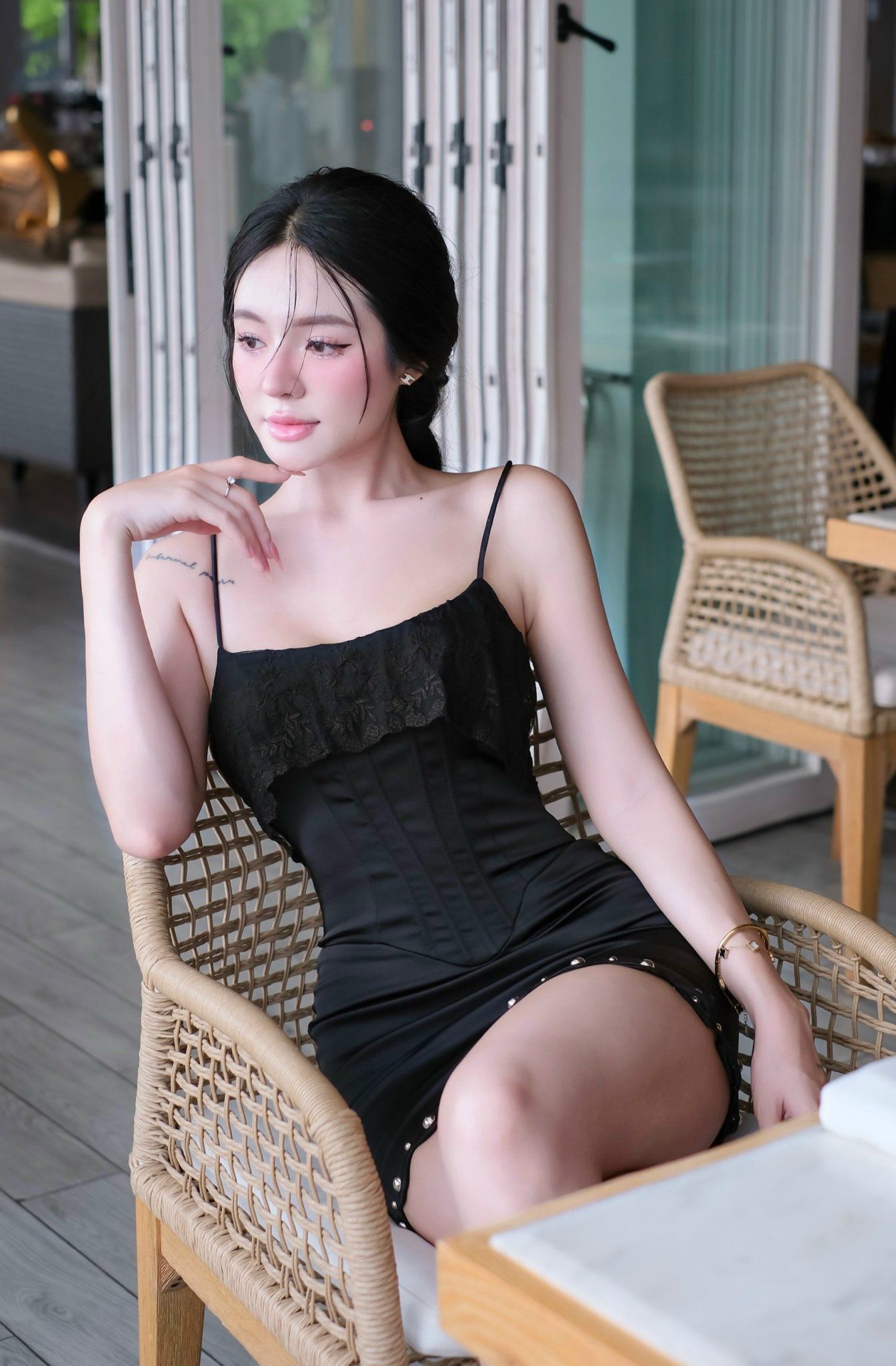 Đầm Lụa Phối Ren Thêu Hoa