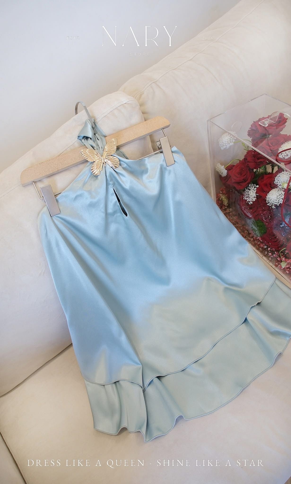 Đầm Lụa Tầng Khoét Kèm Bướm