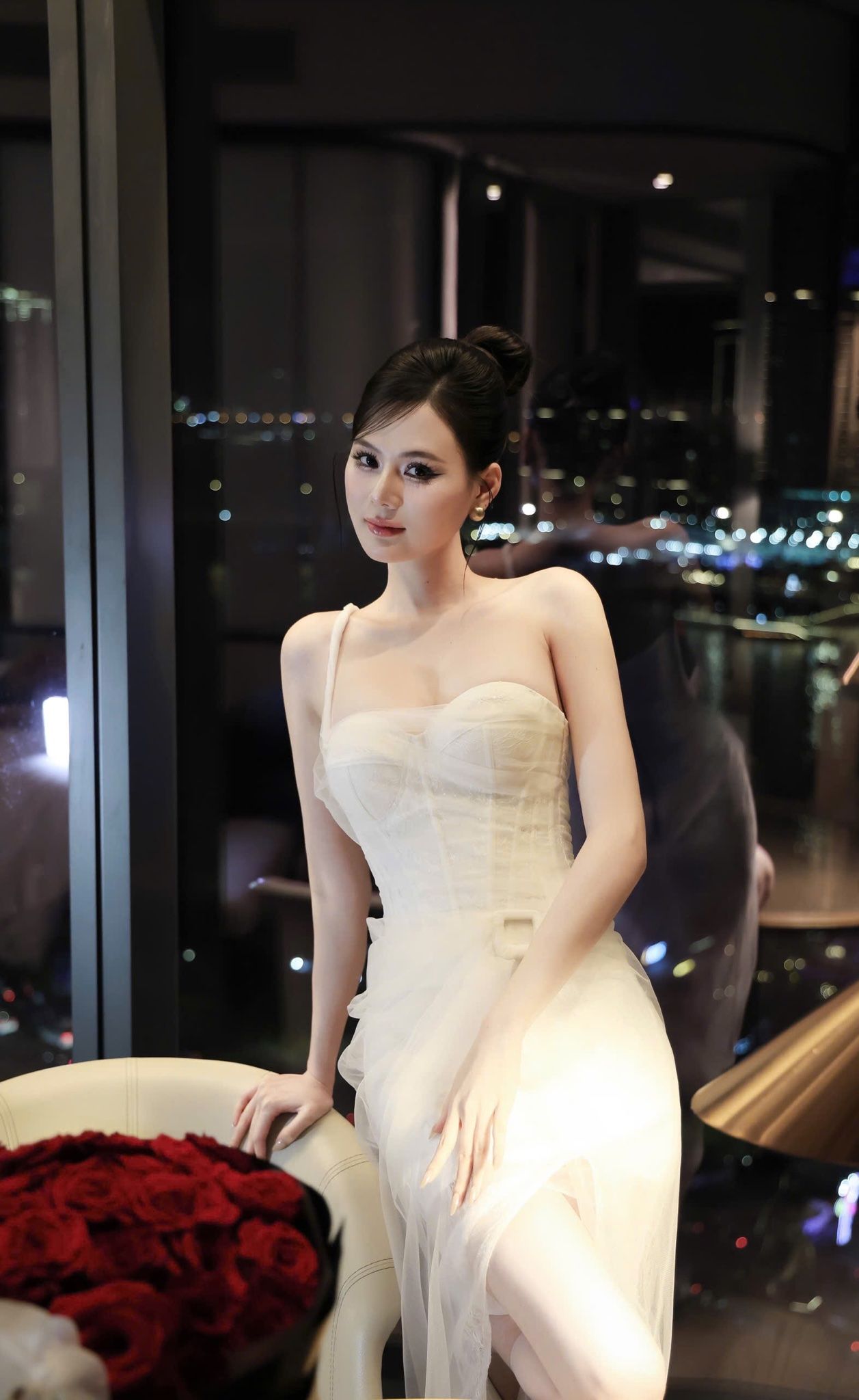 Đầm Ren Lưới Cúp Ngực 1 Vai