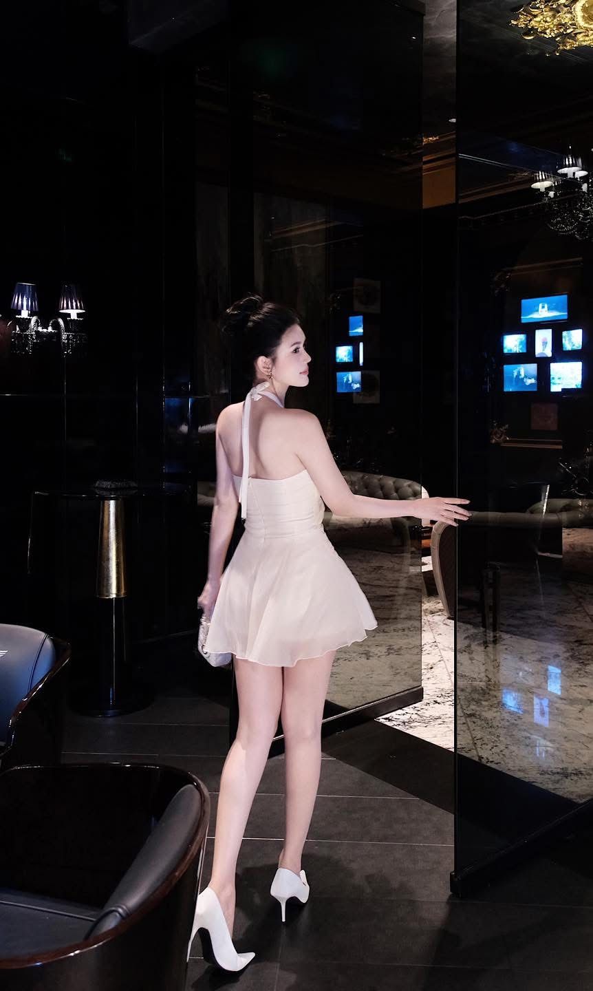 Đầm Voan Khoét Cột Yếm