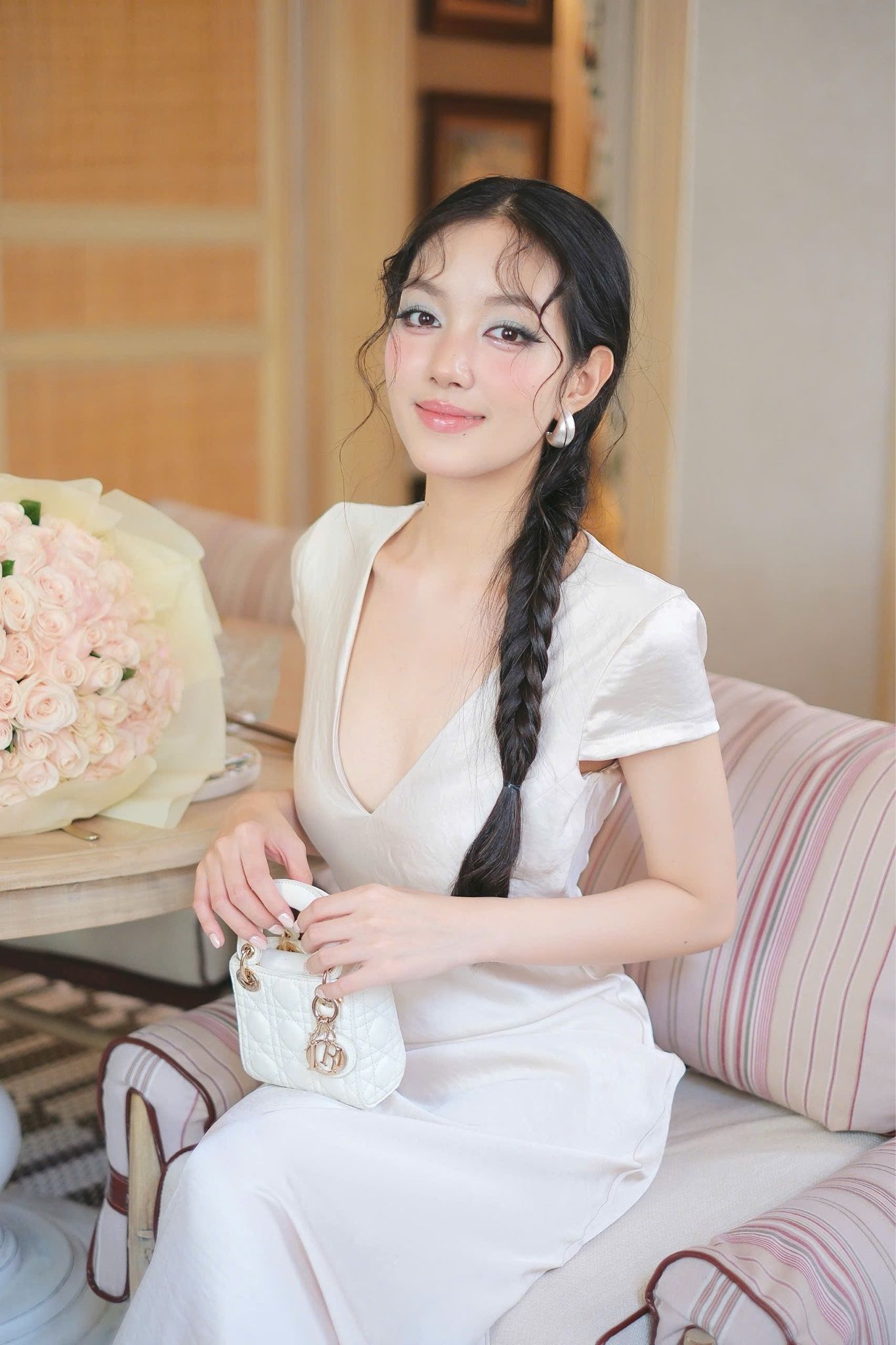 Đầm Lụa Suông Cổ V