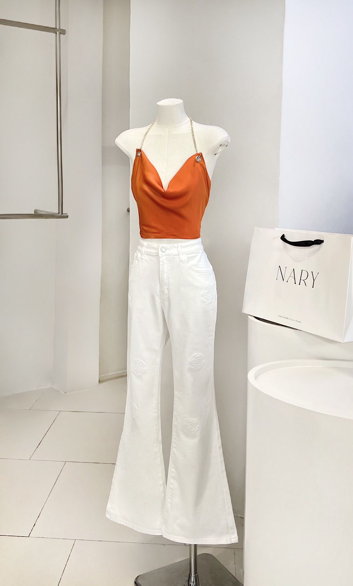 Áo Lụa Cổ Đổ Dây Xích