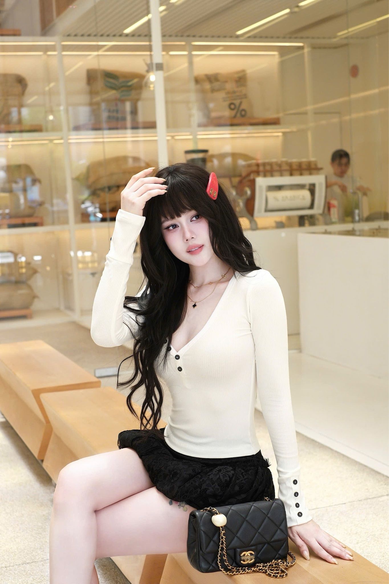 Áo Thun Nút Cổ V
