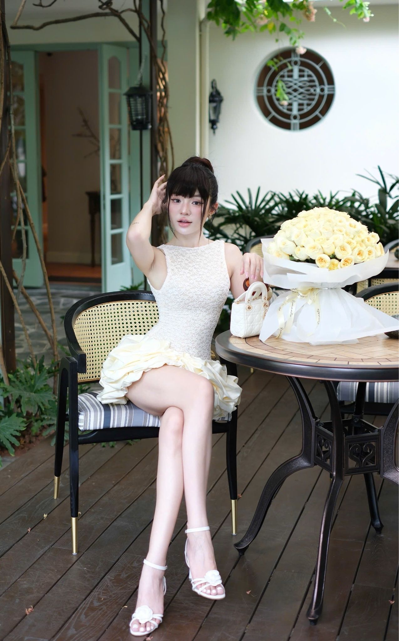 Đầm Ren Hở Lưng Tùng Bí