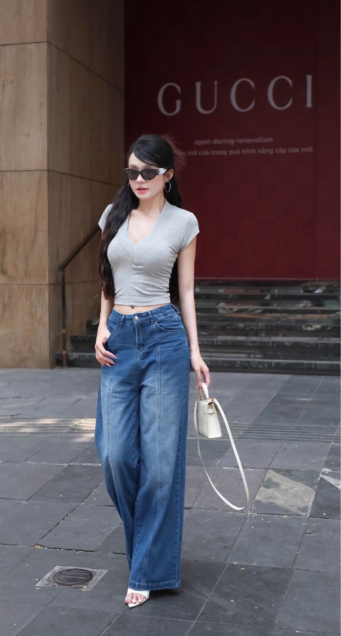 Áo Thun Cổ V Tay Con