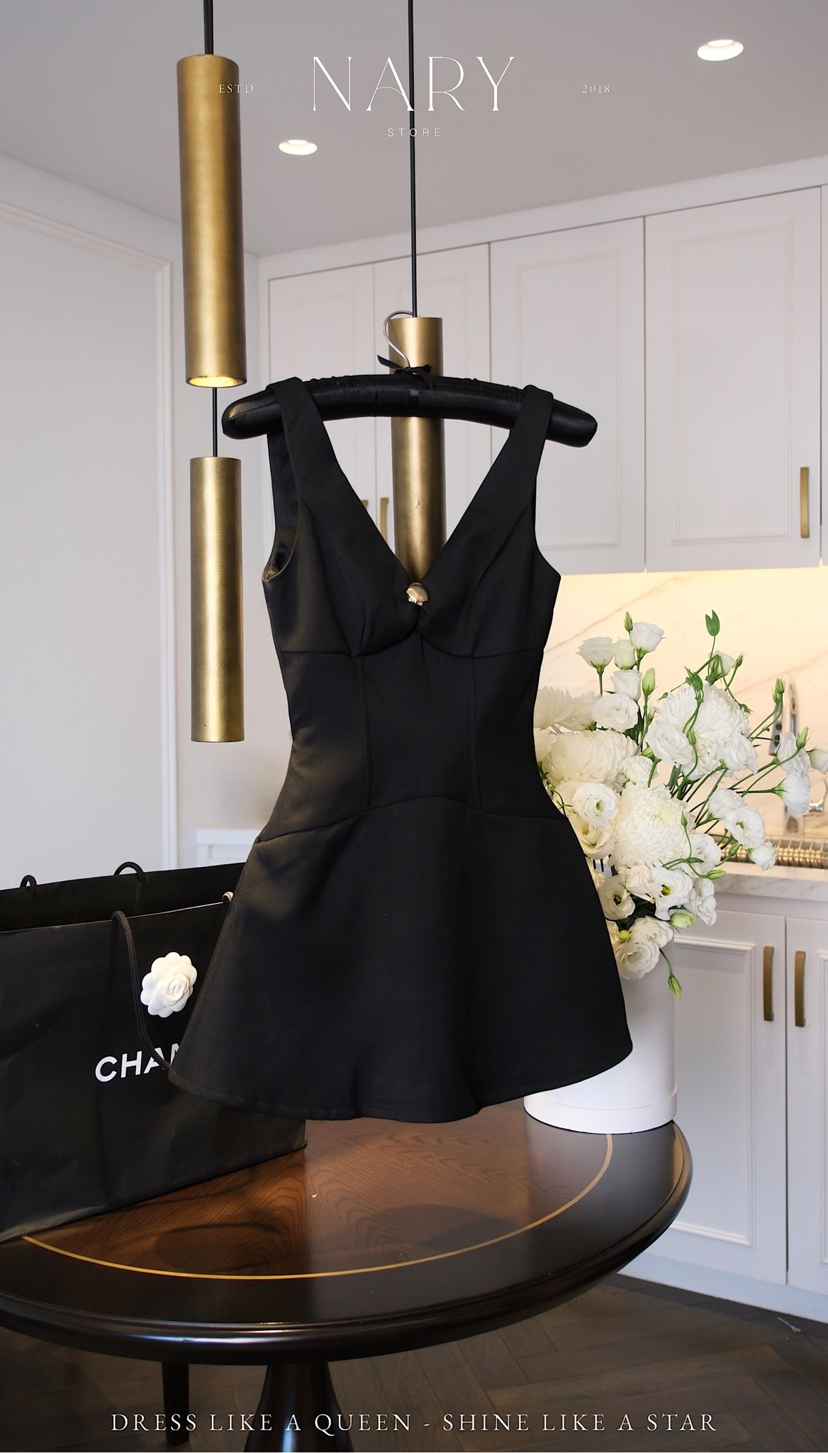 Đầm Trơn Kèm Charm Nơ Sau