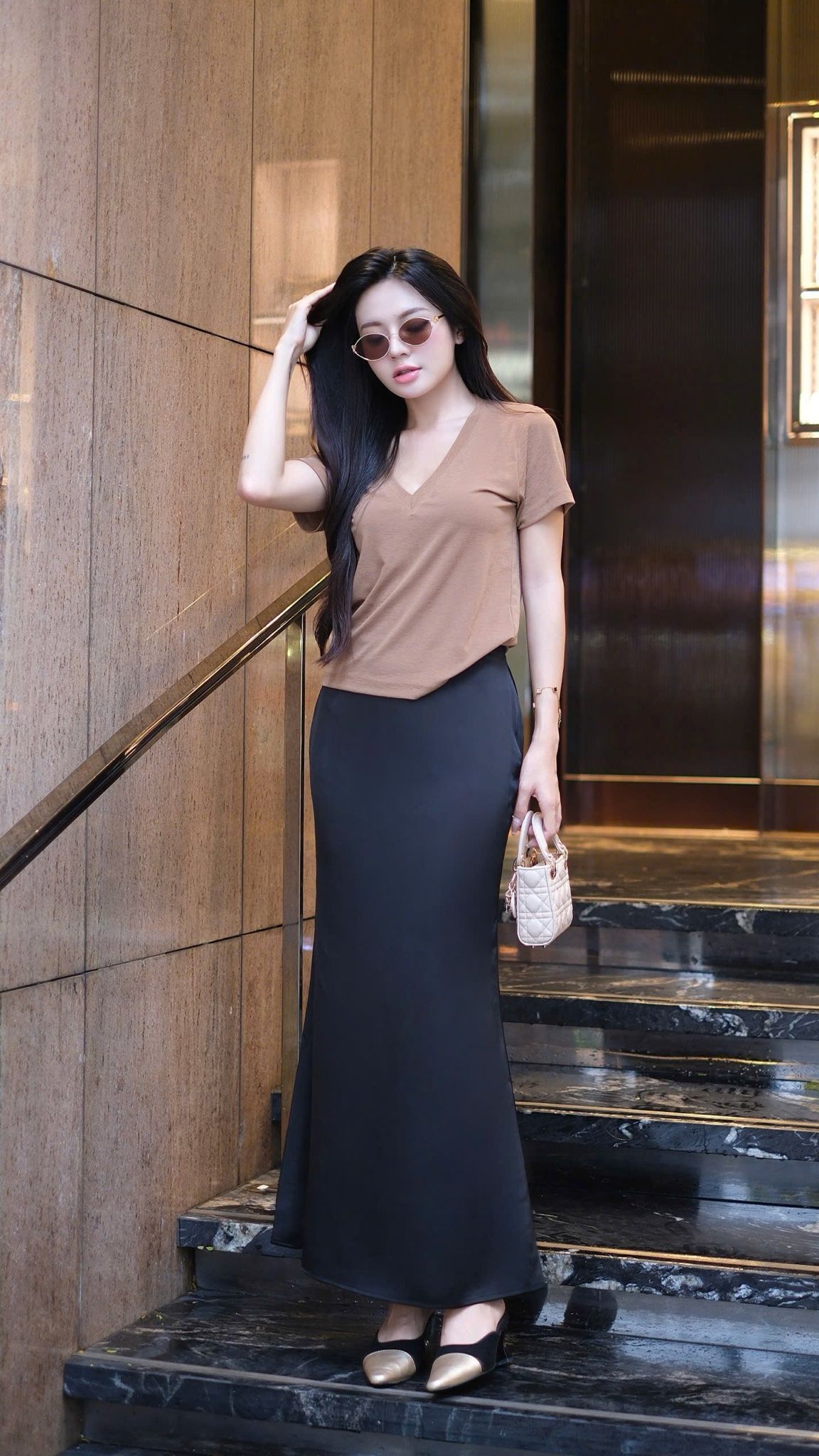 Áo Thun Tay Cộc Cổ V