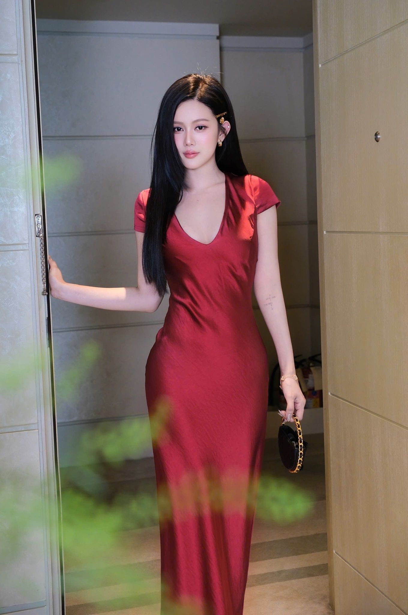Đầm Lụa Suông Cổ V