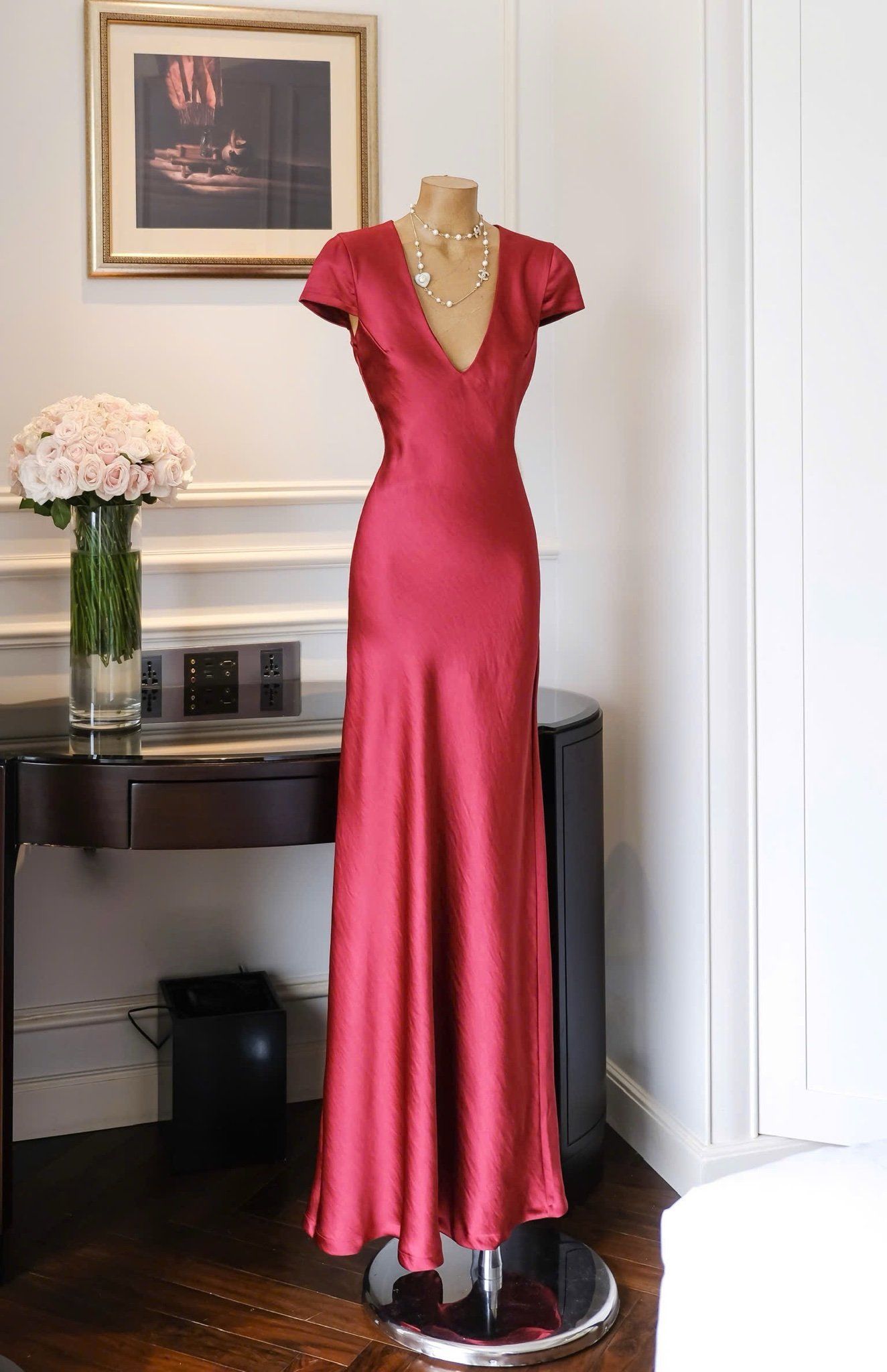Đầm Lụa Suông Cổ V