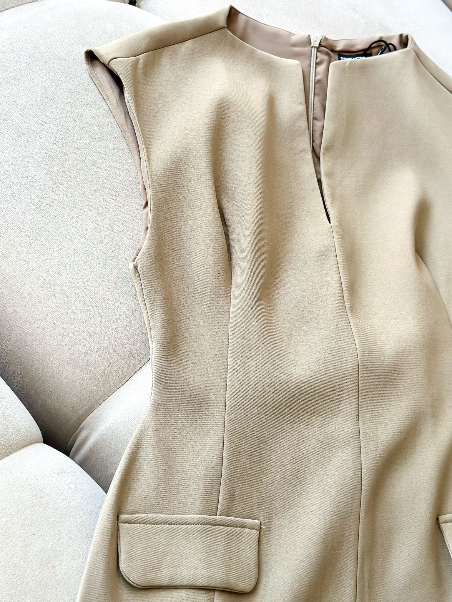 Đầm A Shape Vneck