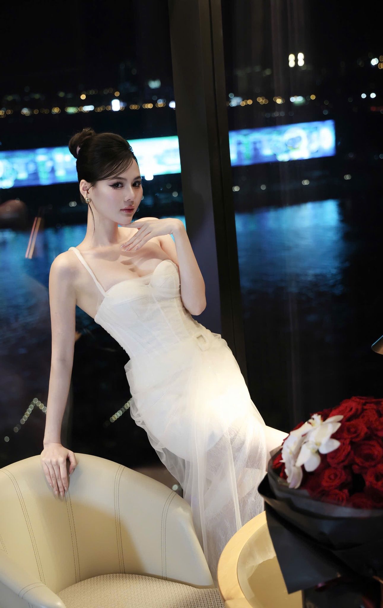 Đầm Ren Lưới Cúp Ngực 1 Vai