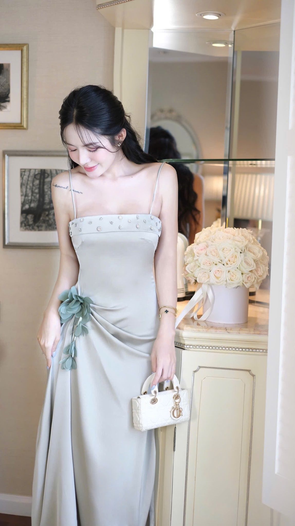 Đầm Lụa Đính Đá Kèm Hoa