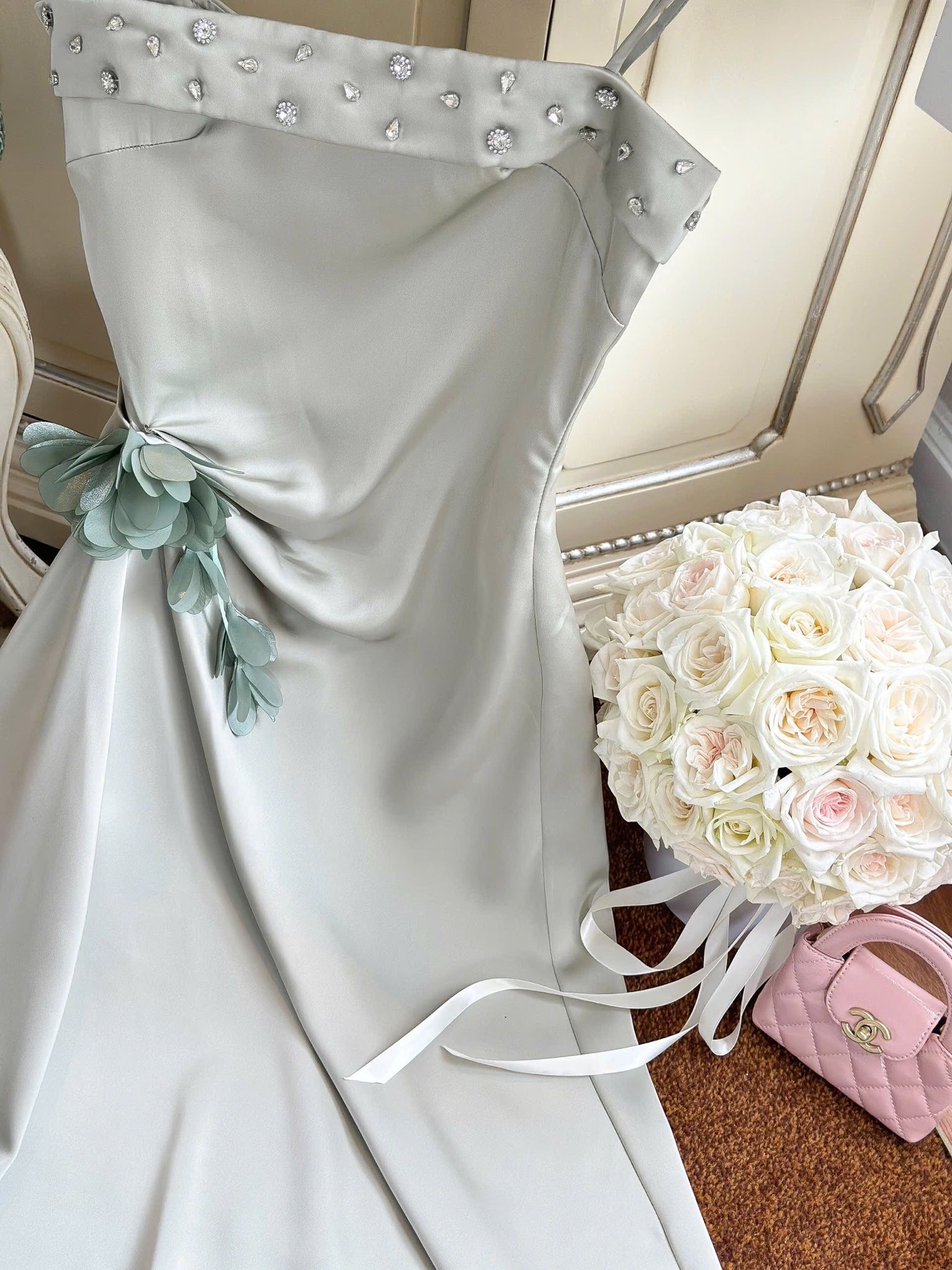 Đầm Lụa Đính Đá Kèm Hoa
