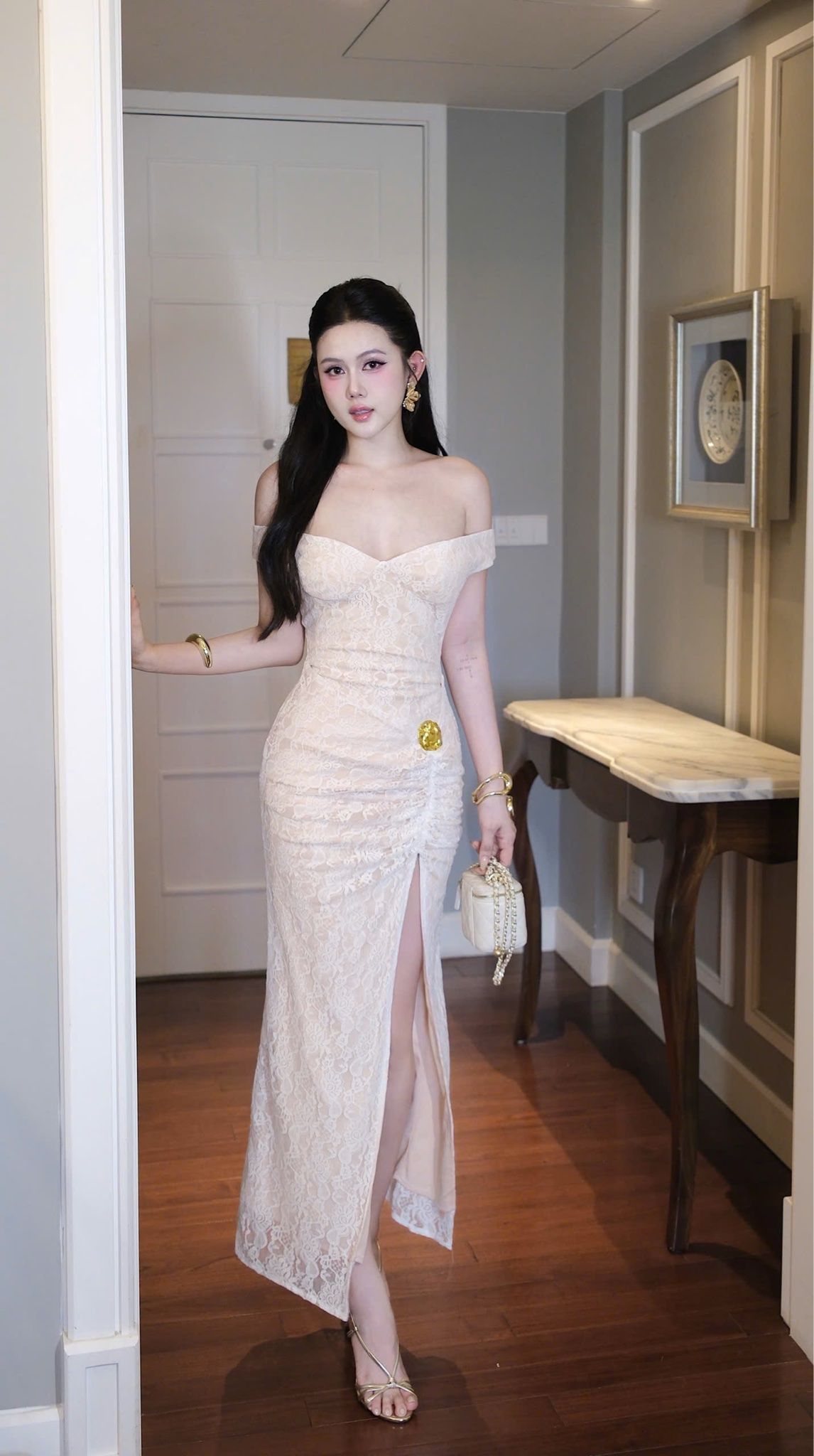 Đầm Ren Bẹt Vai kèm Charm