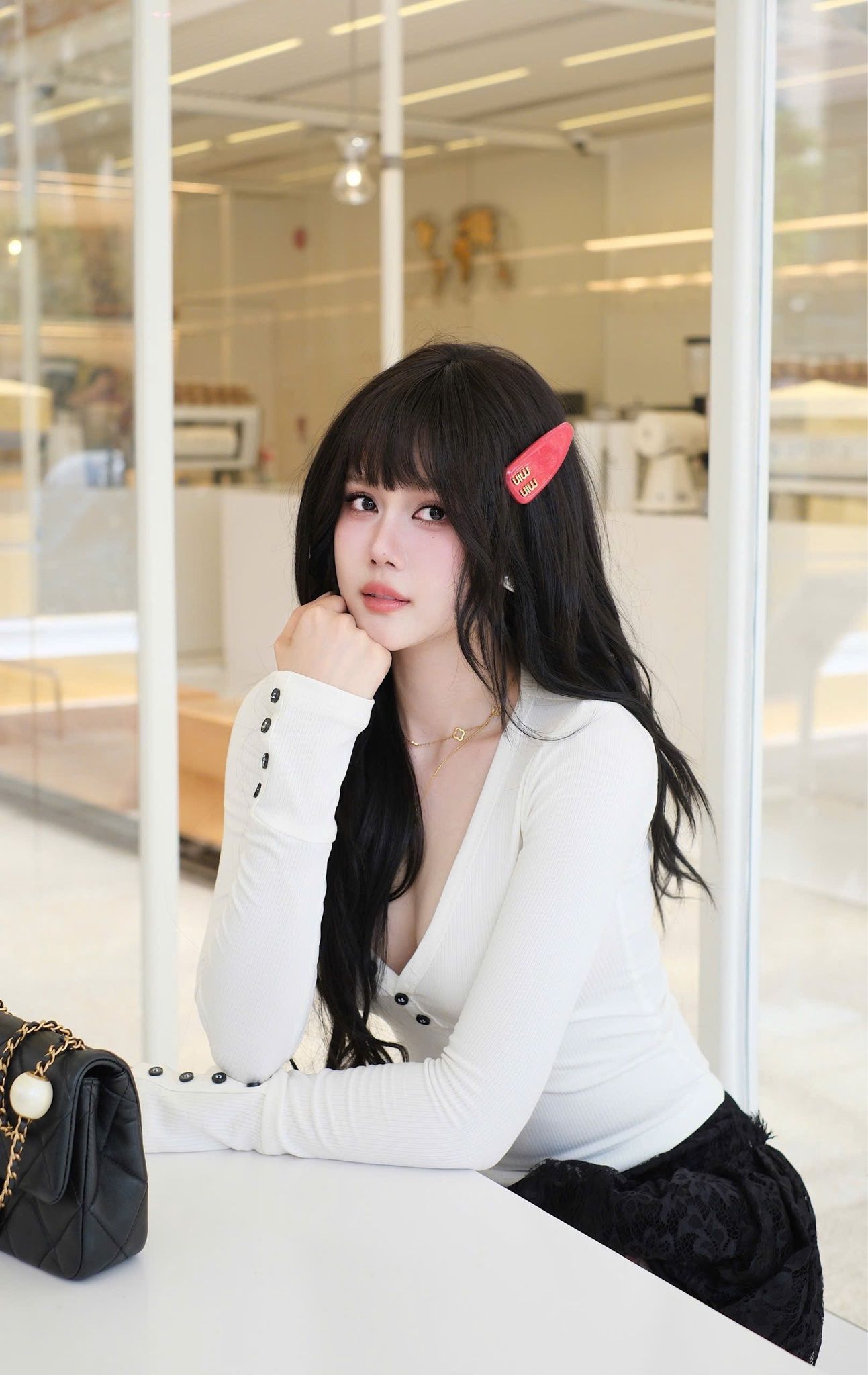 Áo Thun Nút Cổ V