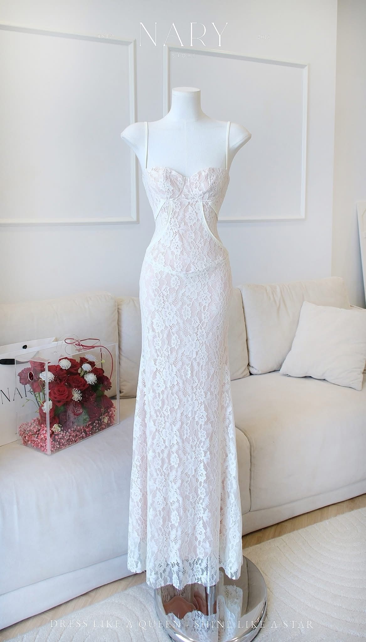 Đầm Ren Nền Hoa Đuôi Cá