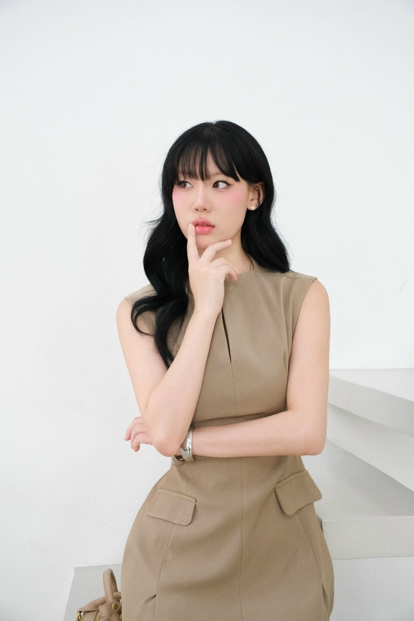 Đầm A Shape Vneck