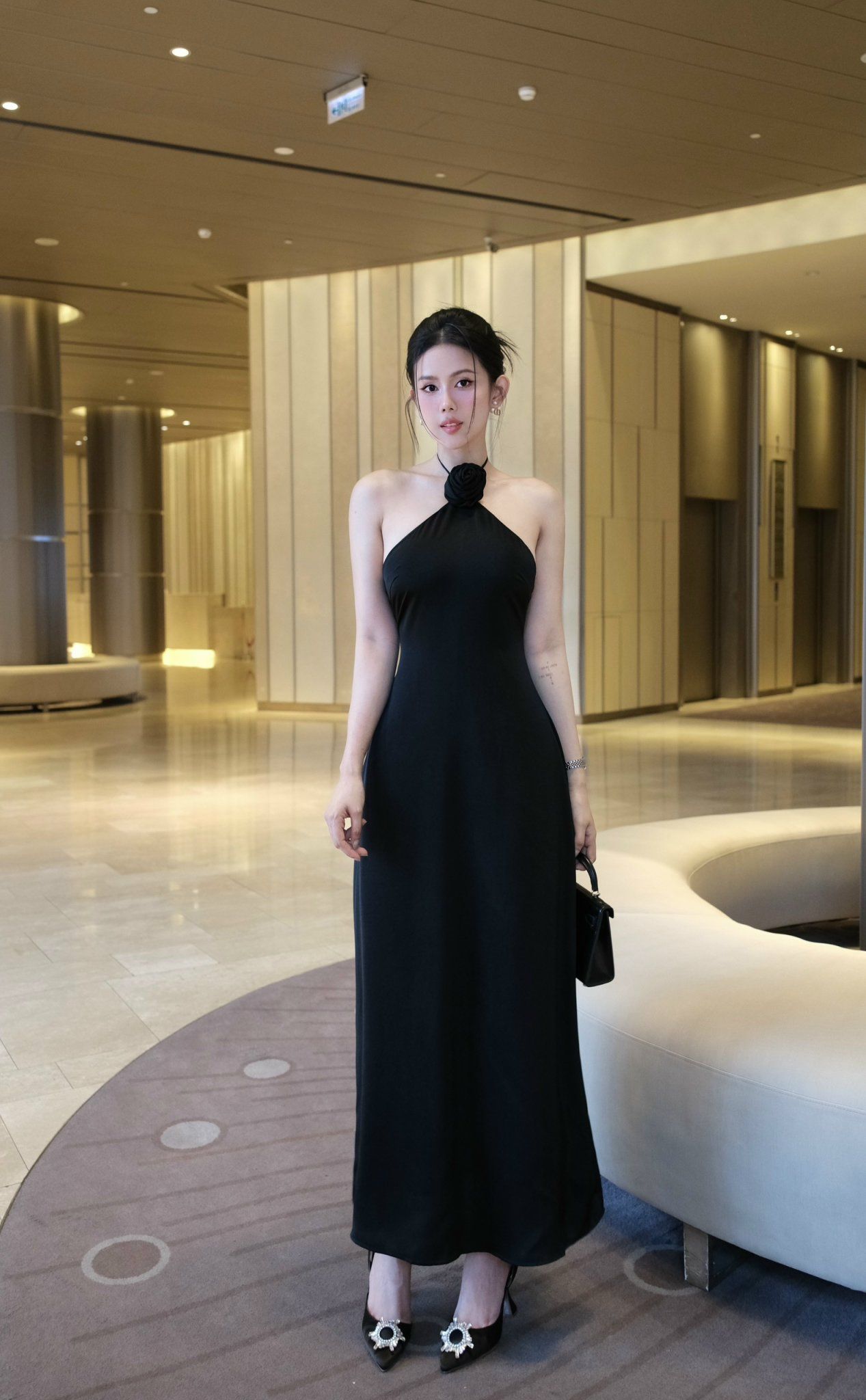 Maxi Yếm Lụa Kèm Hoa