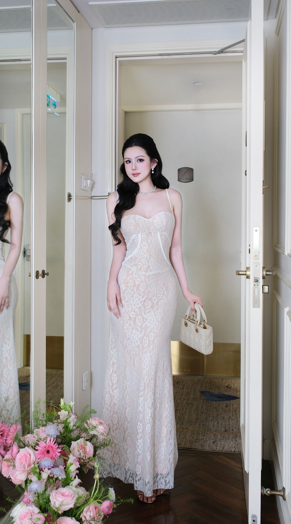 Đầm Ren Nền Hoa Đuôi Cá