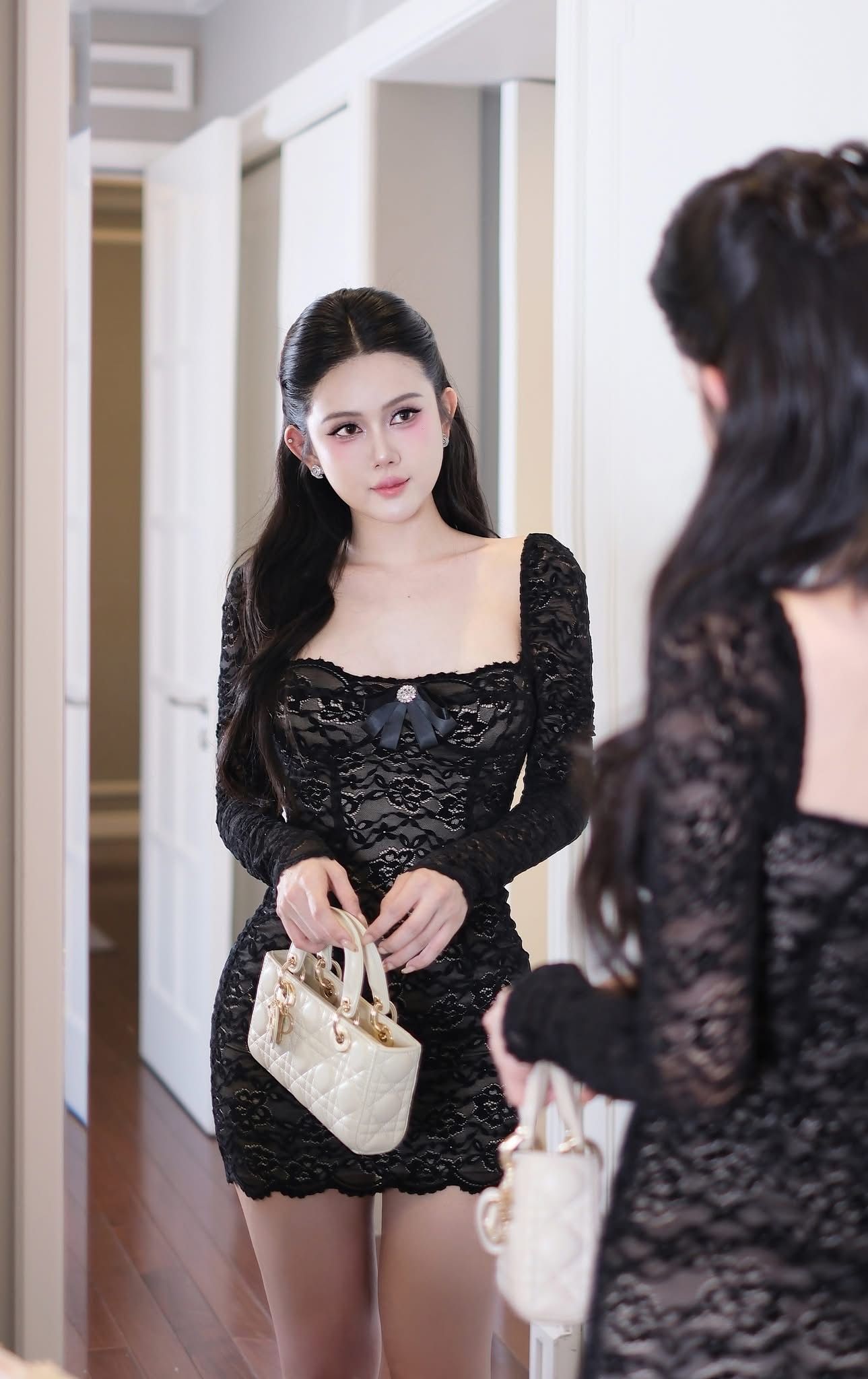 Đầm Ren Nền Hoa TD Kèm Charm