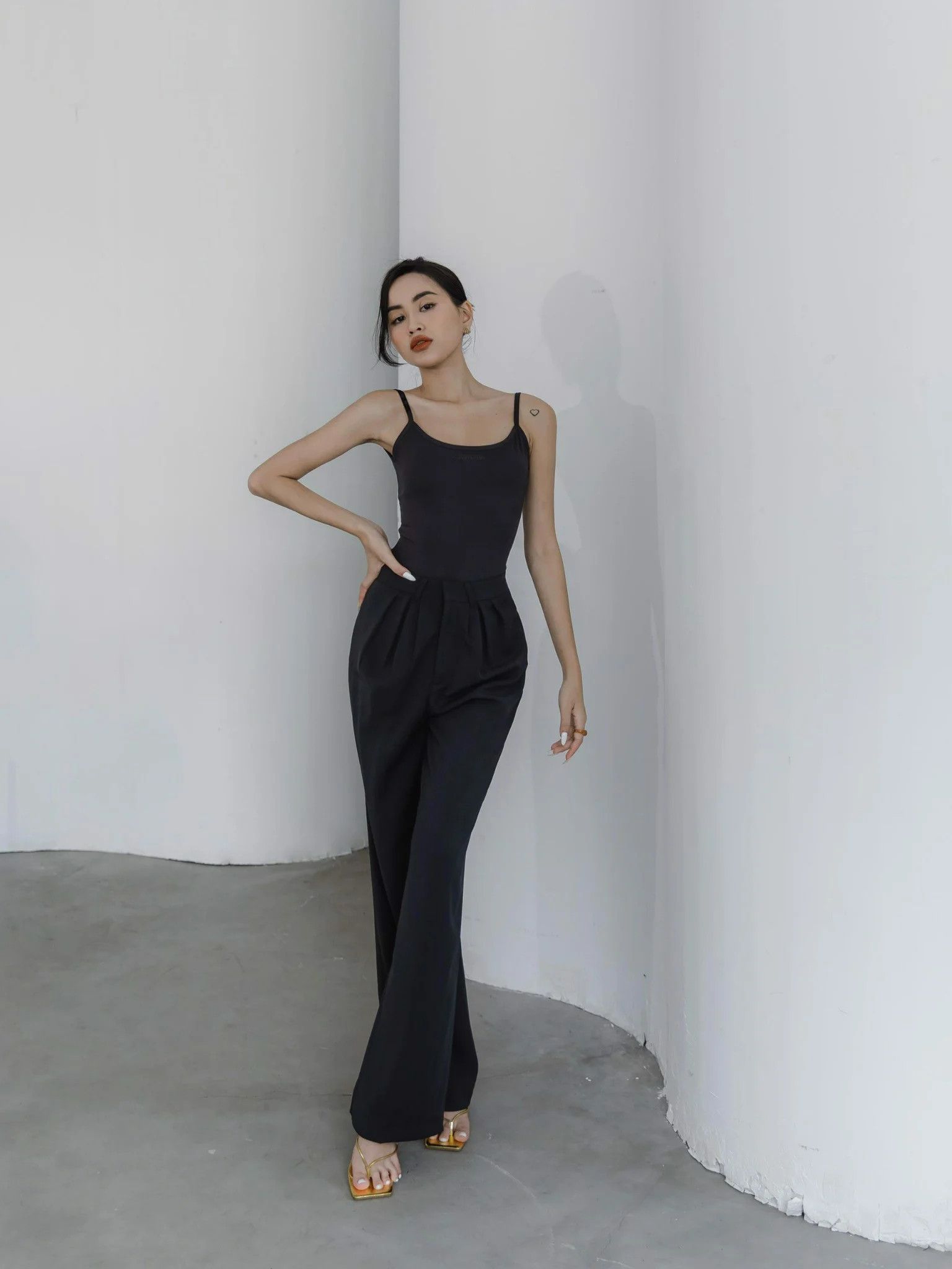 Set Quần Ống Rộng + Áo Bodysuit