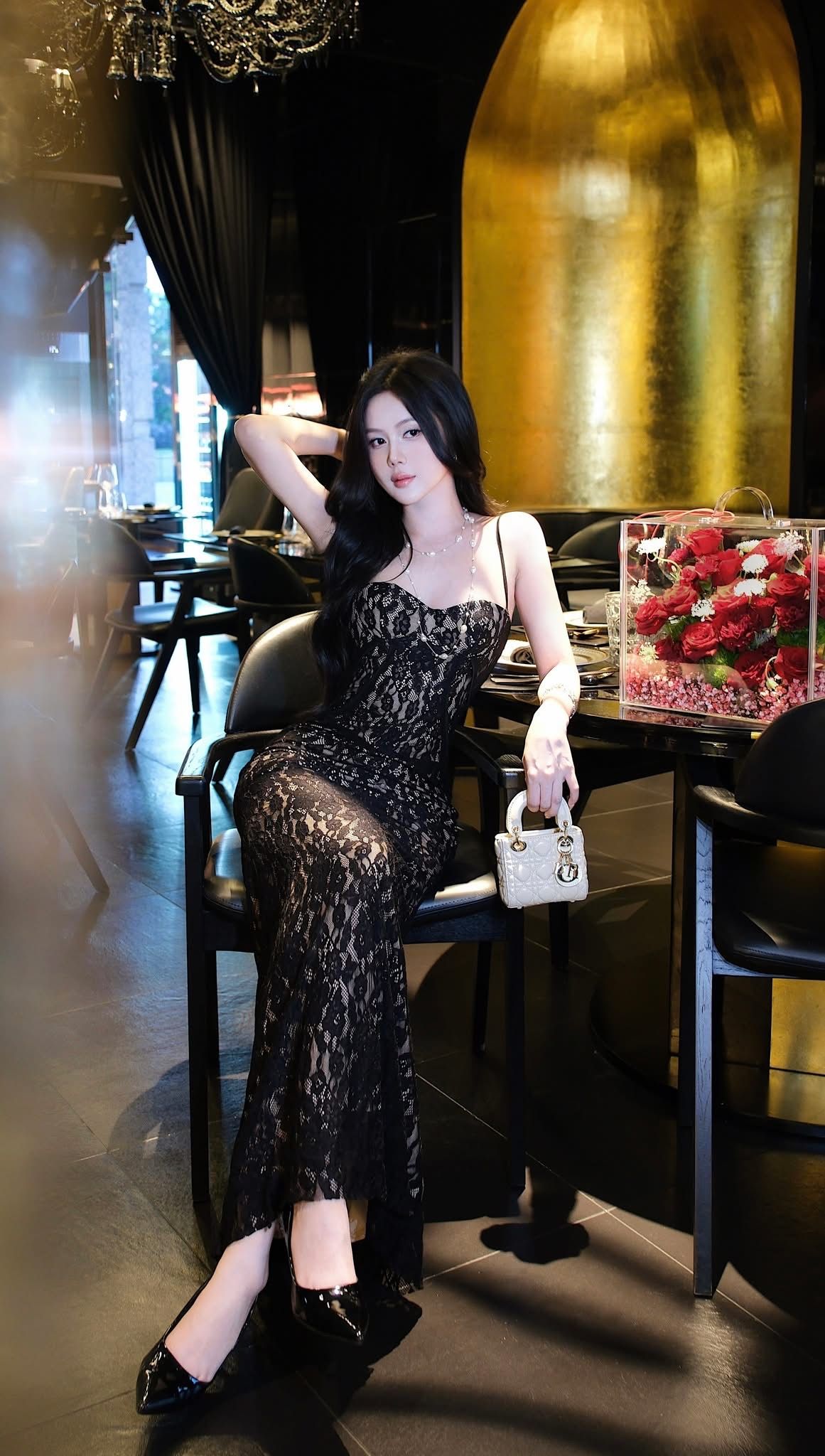 Đầm Ren Nền Hoa Đuôi Cá